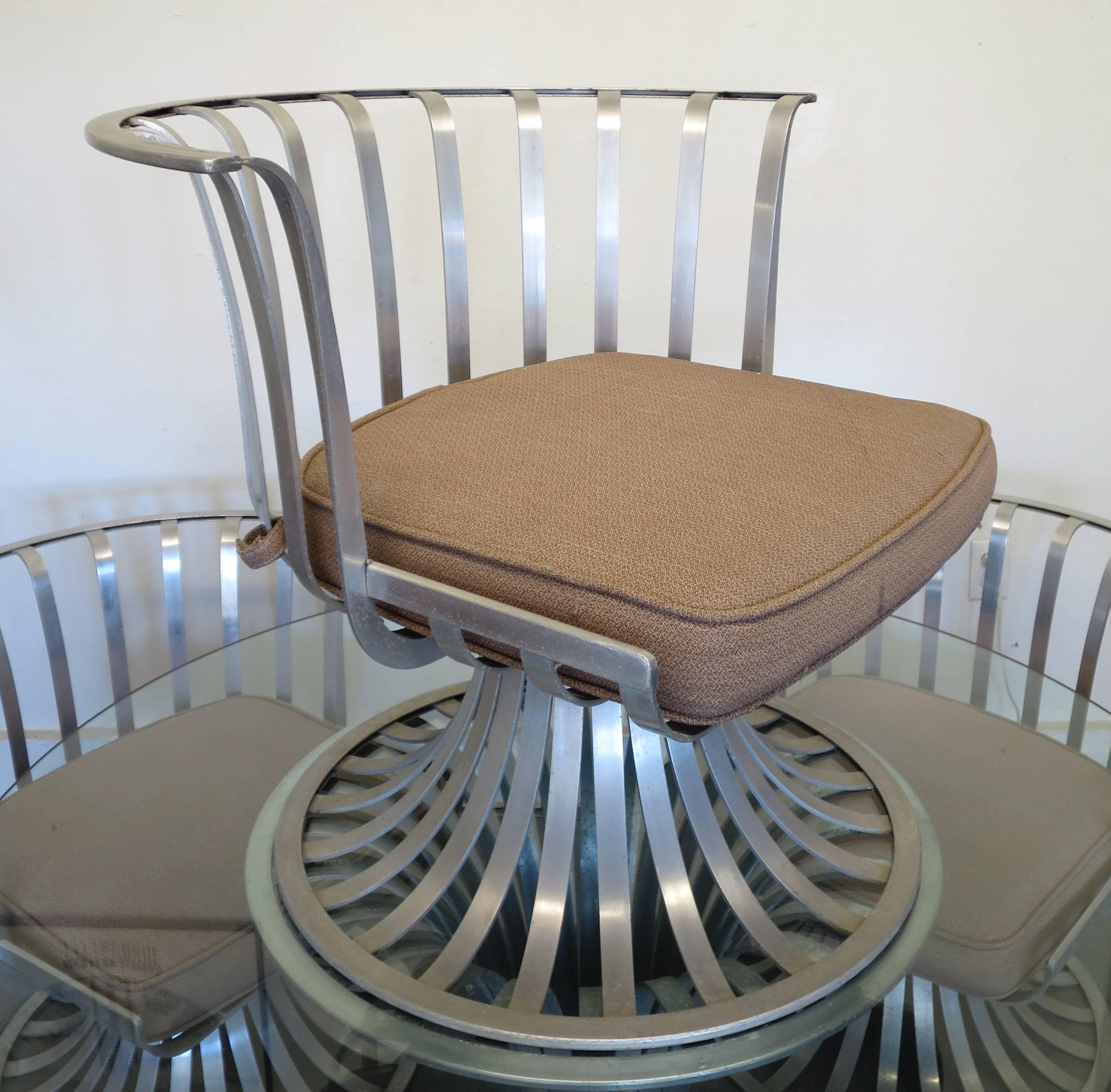 Russell Woodard Aluminium Dining Table and Chairs For Sale 2