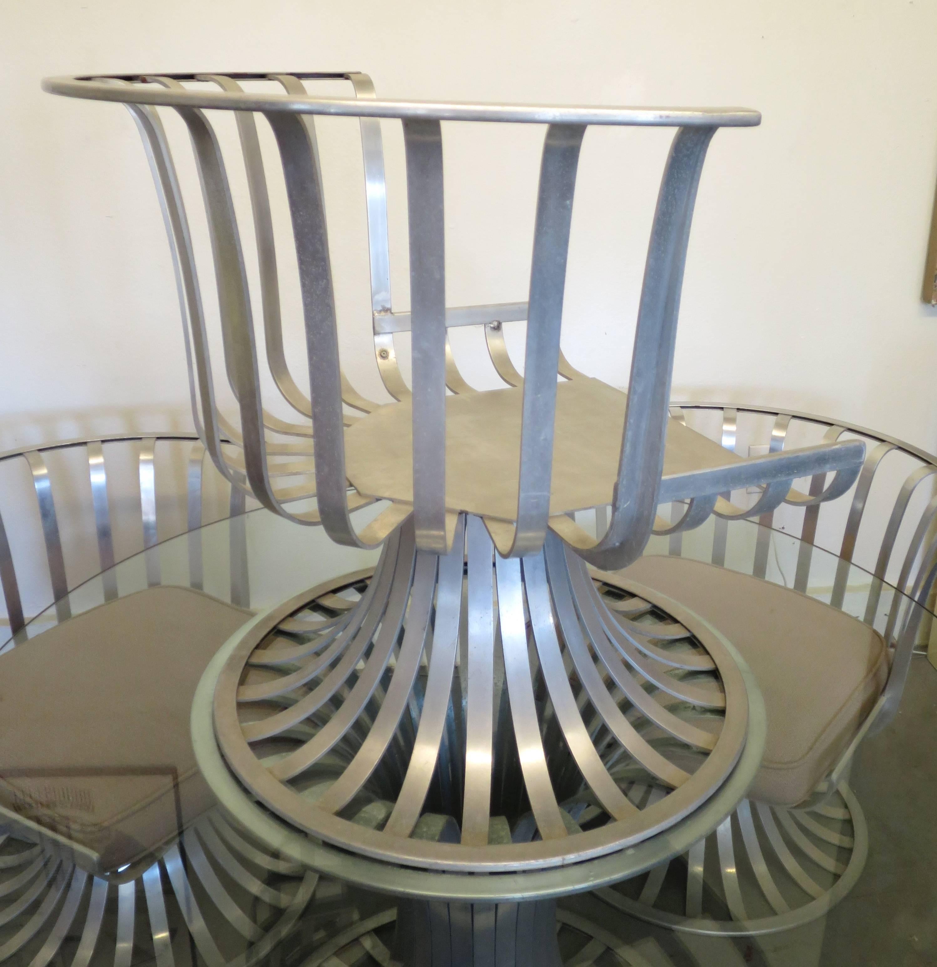 Aluminum Russell Woodard Aluminium Dining Table and Chairs For Sale