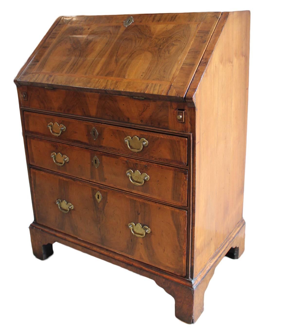 Queen Anne Period Walnut Bureau In Good Condition For Sale In Cleveland, OH