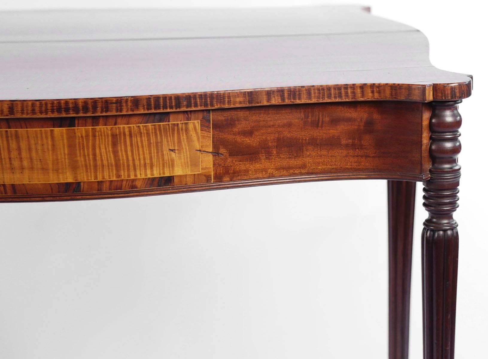 Finely Figured American Tiger Maple Turret Top Game Table In Good Condition For Sale In Cleveland, OH