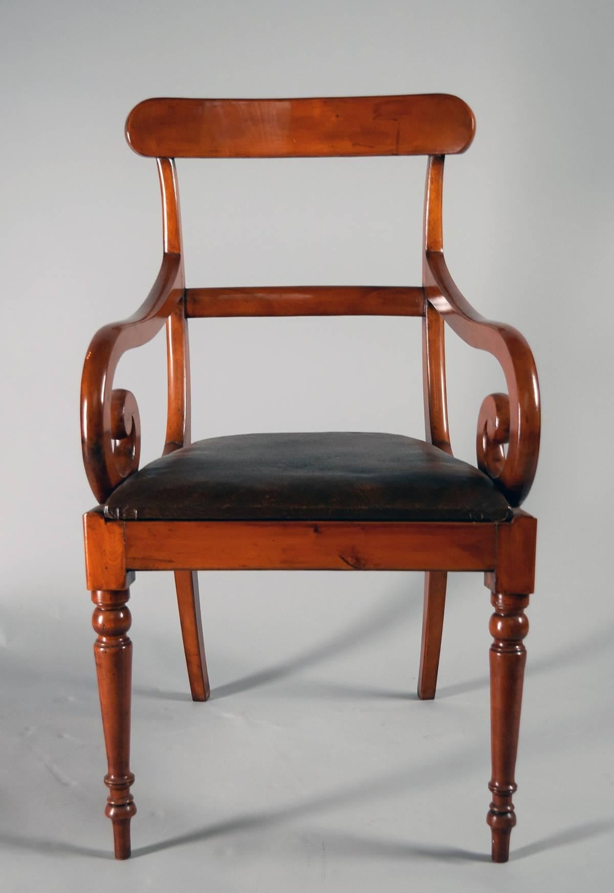 Curved crest rail and splat with sweeping scrolled arms, drop in seat and date, circa 1820.

Provenance: Roundwood Manor, Hunting Valley, Ohio.