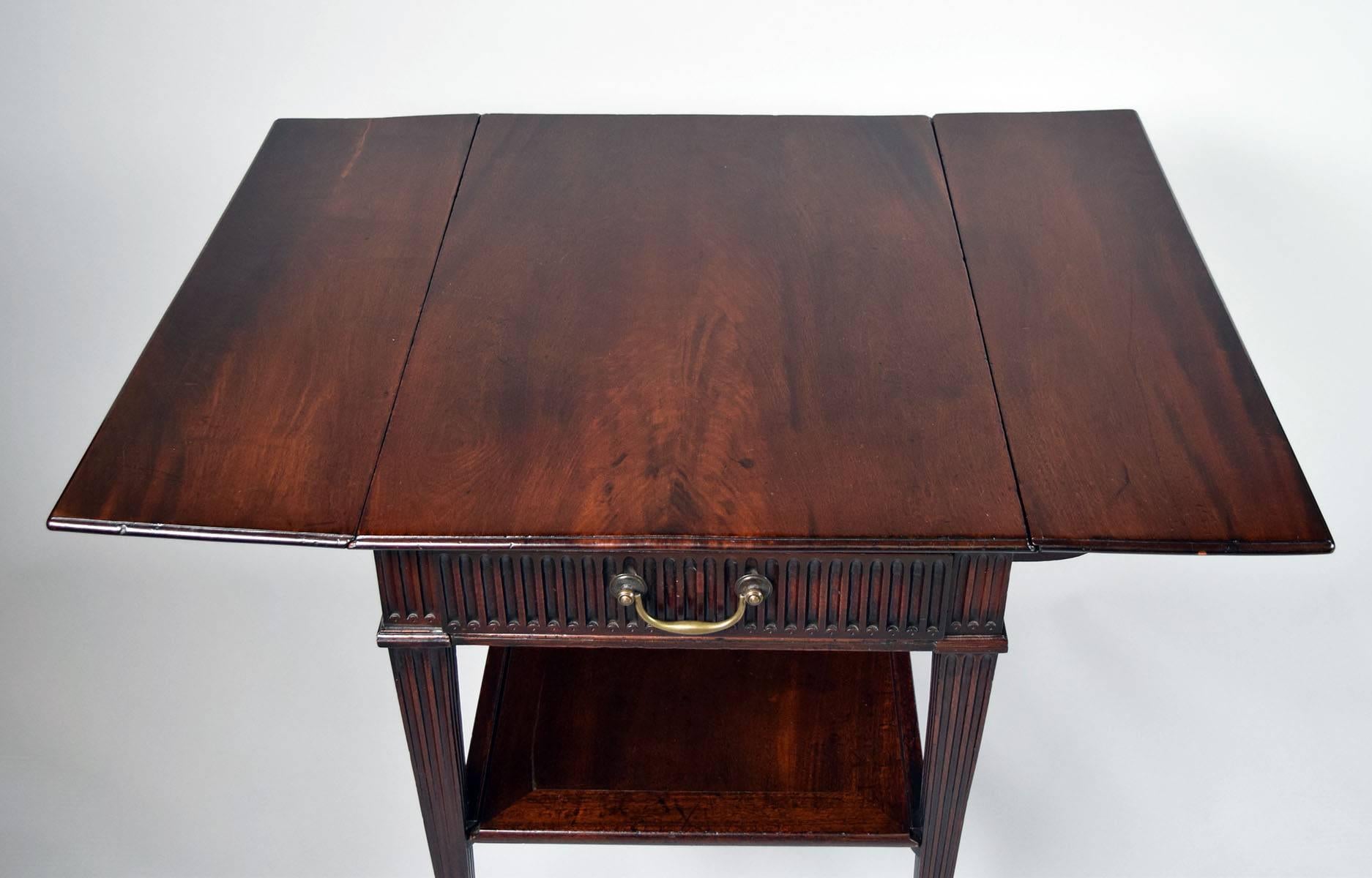 English Georgian Mahogany Pembroke Table, circa 1770 In Good Condition For Sale In Cleveland, OH