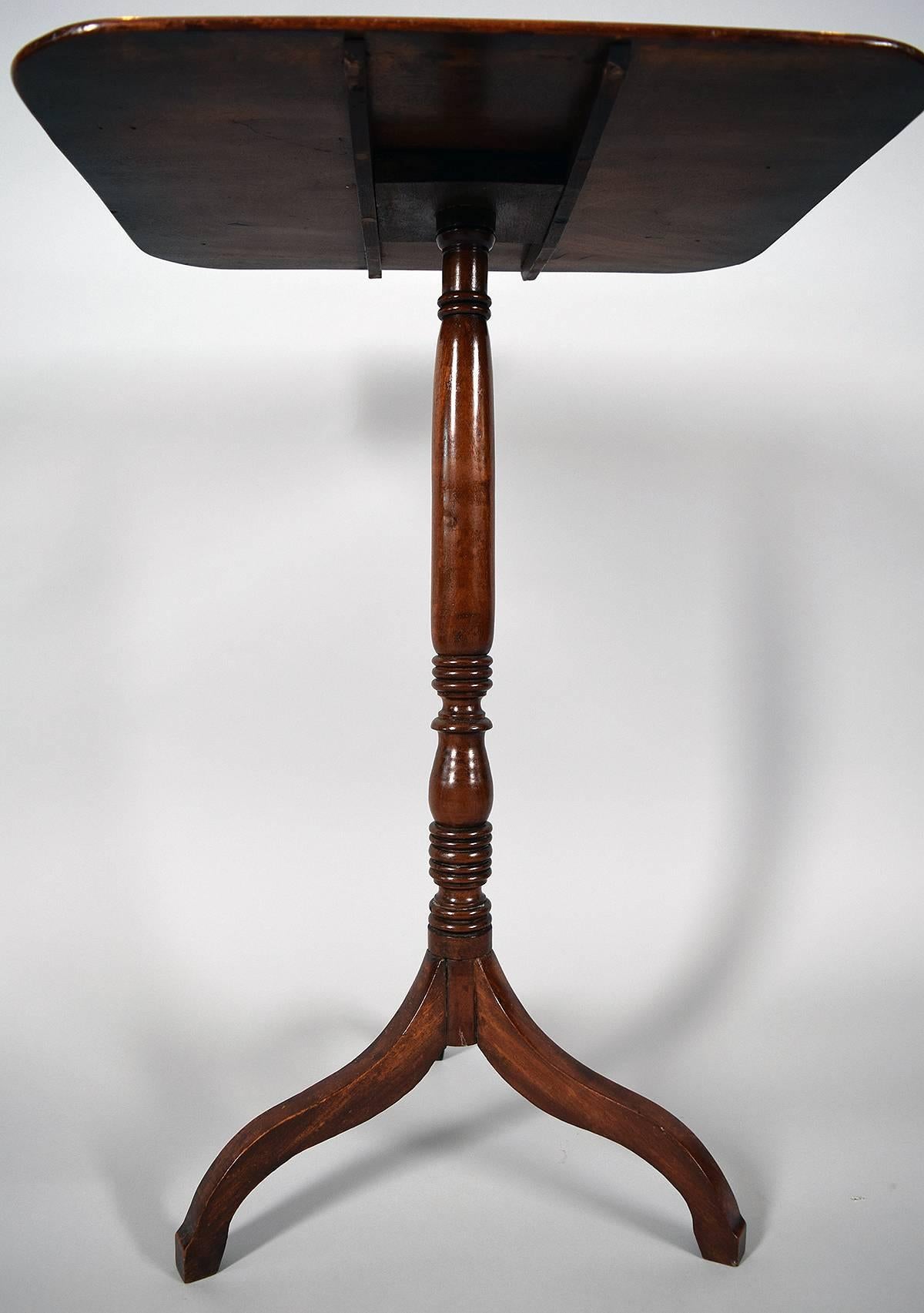English Mahogany Tilt-Top Candlestand In Good Condition For Sale In Cleveland, OH