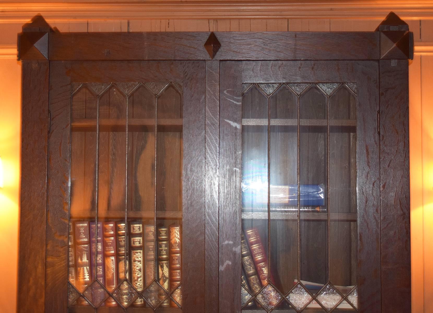 American Arts and Crafts Style Oak Bookcase with Leaded Glass Doors For Sale