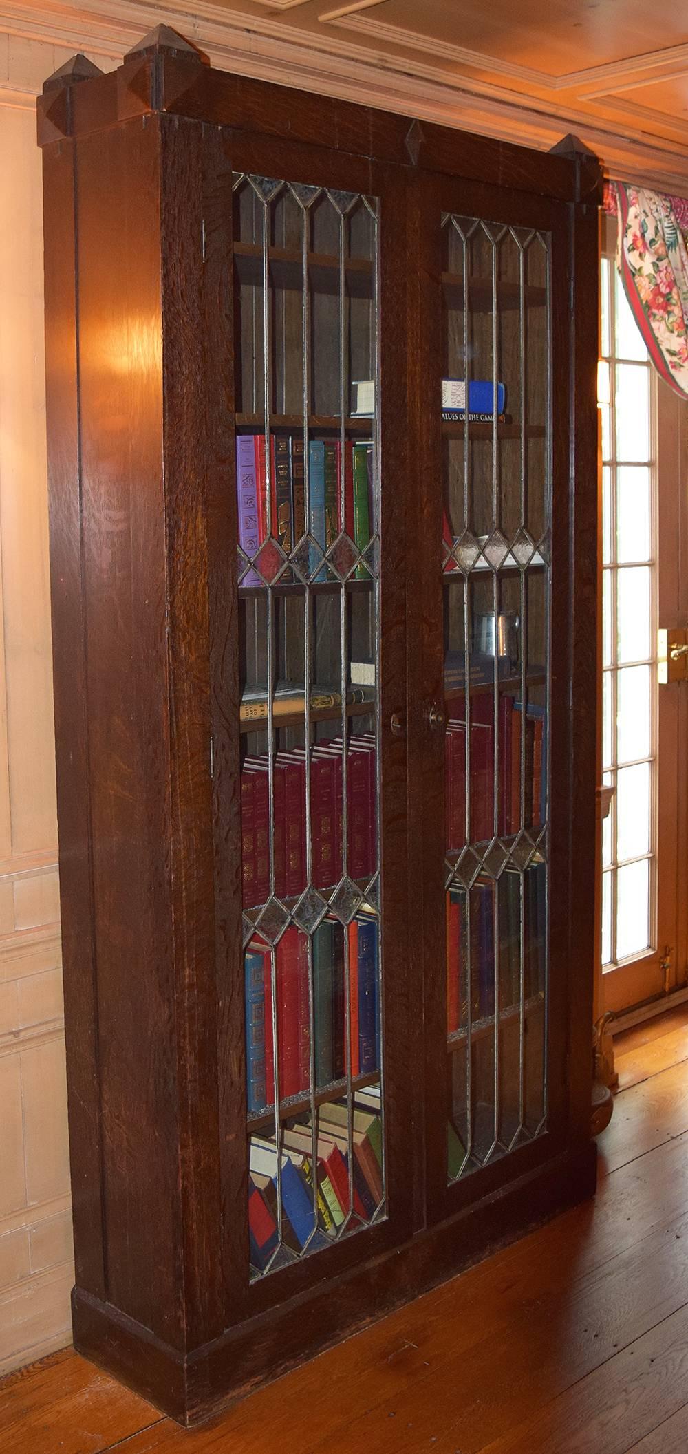 Arts and Crafts Style Oak Bookcase with Leaded Glass Doors In Good Condition For Sale In Cleveland, OH
