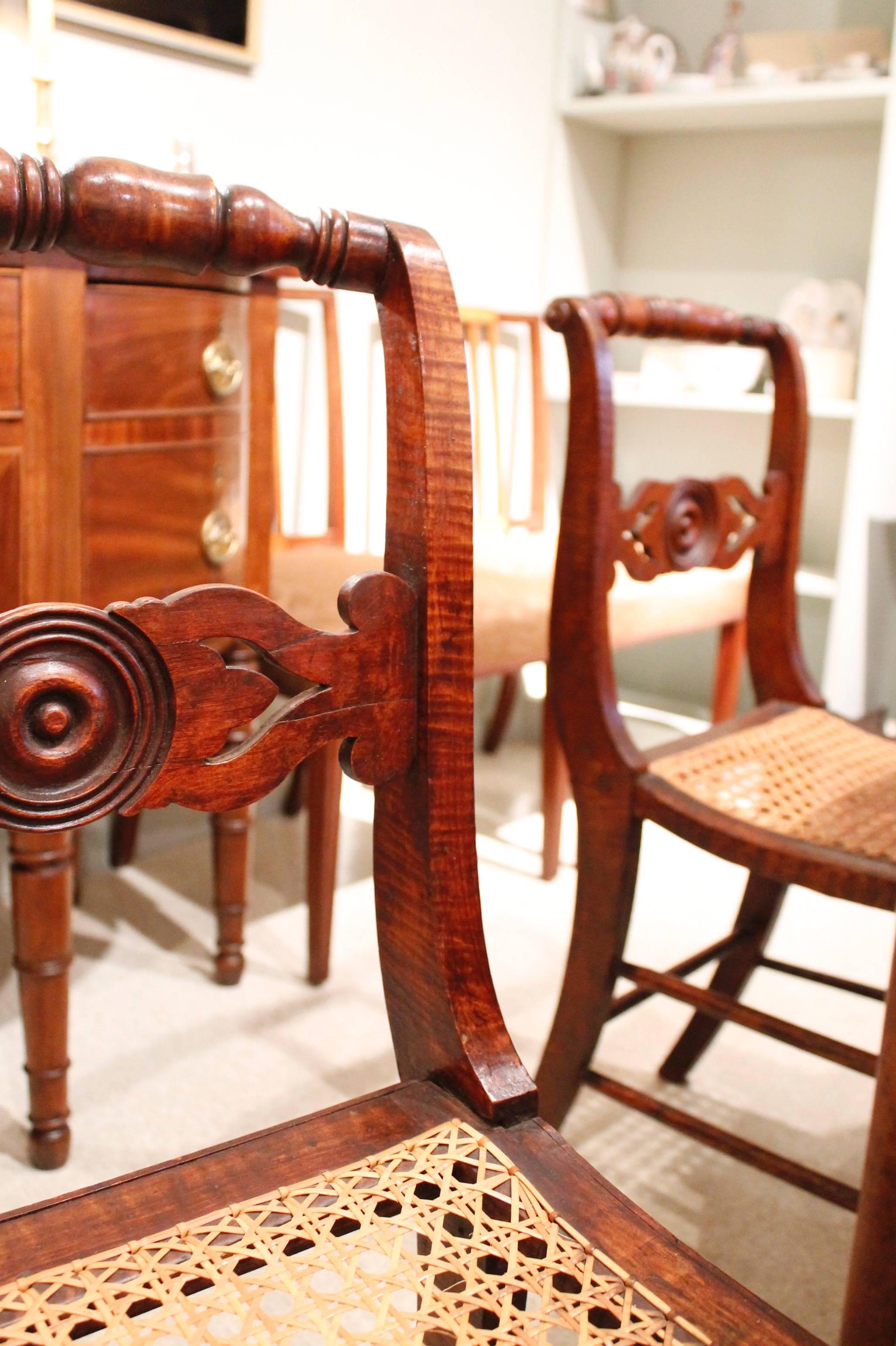 Set of Eight New England Curly Maple Dining Chairs In Good Condition For Sale In Charlottesville, VA