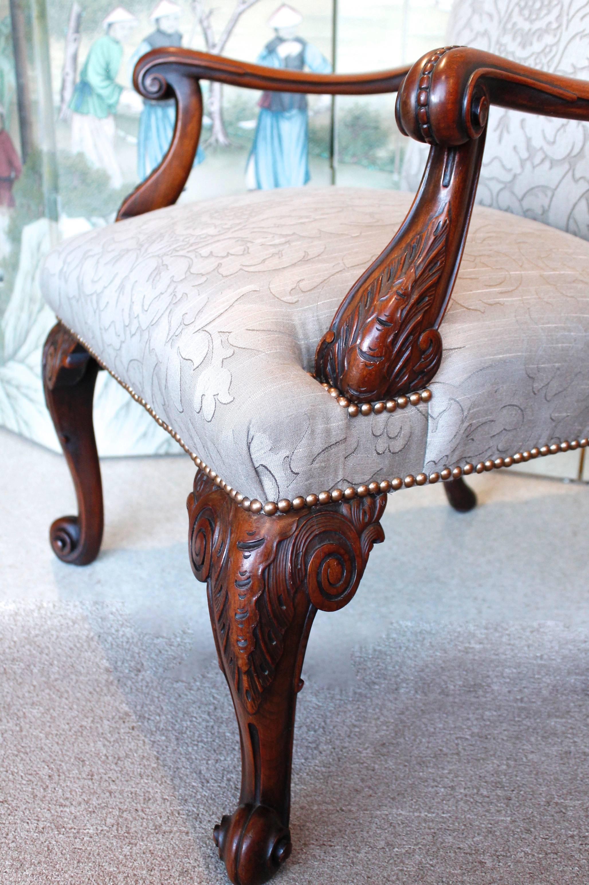 20th Century Pair of English Gainsborough Style Library Armchairs For Sale