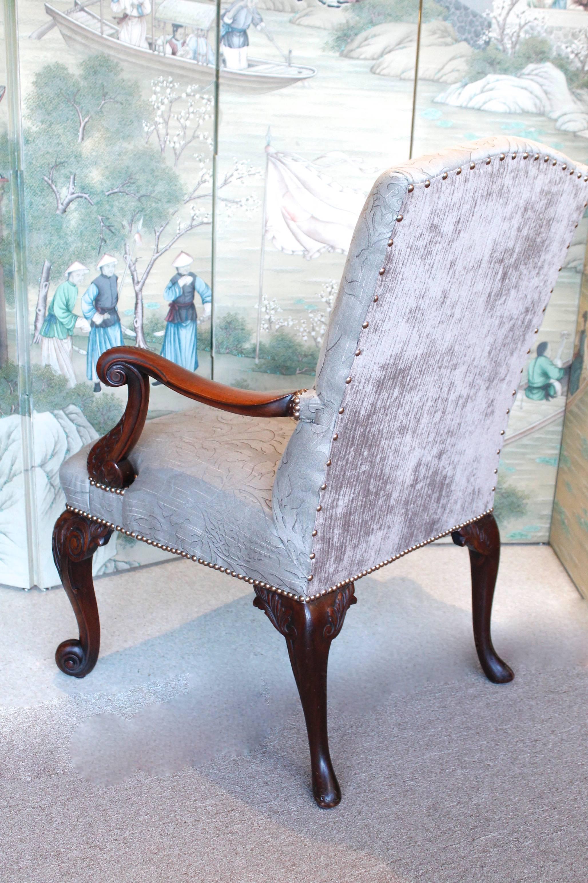 Mahogany Pair of English Gainsborough Style Library Armchairs For Sale