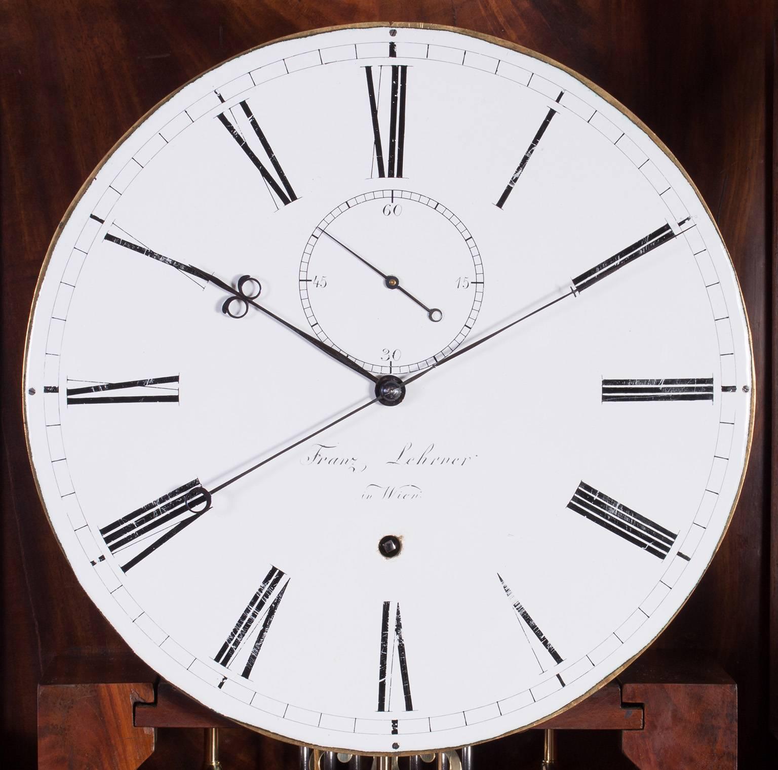 Bodenstanduhr, signiert: 