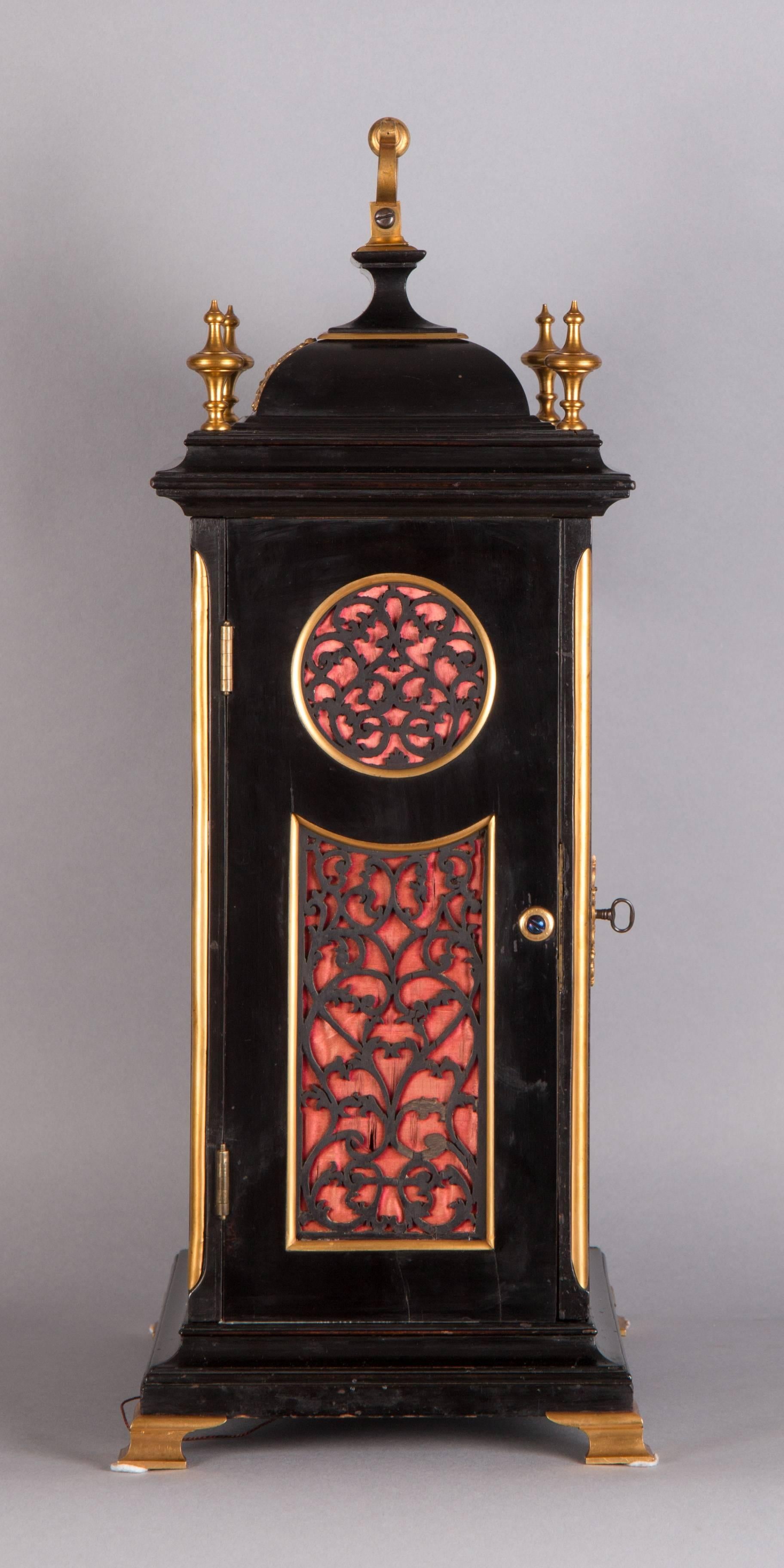Signed on plate and dial: “Georg Erh. Finely Kiel.“
Height: 51 cm, width: 32 cm, depth: 22 cm, duration: 8 days.

Ebonised wooden case, partly gilt, with fire-gilt brass mounts, moldings, grips and feet, front arched brass panel with silvered