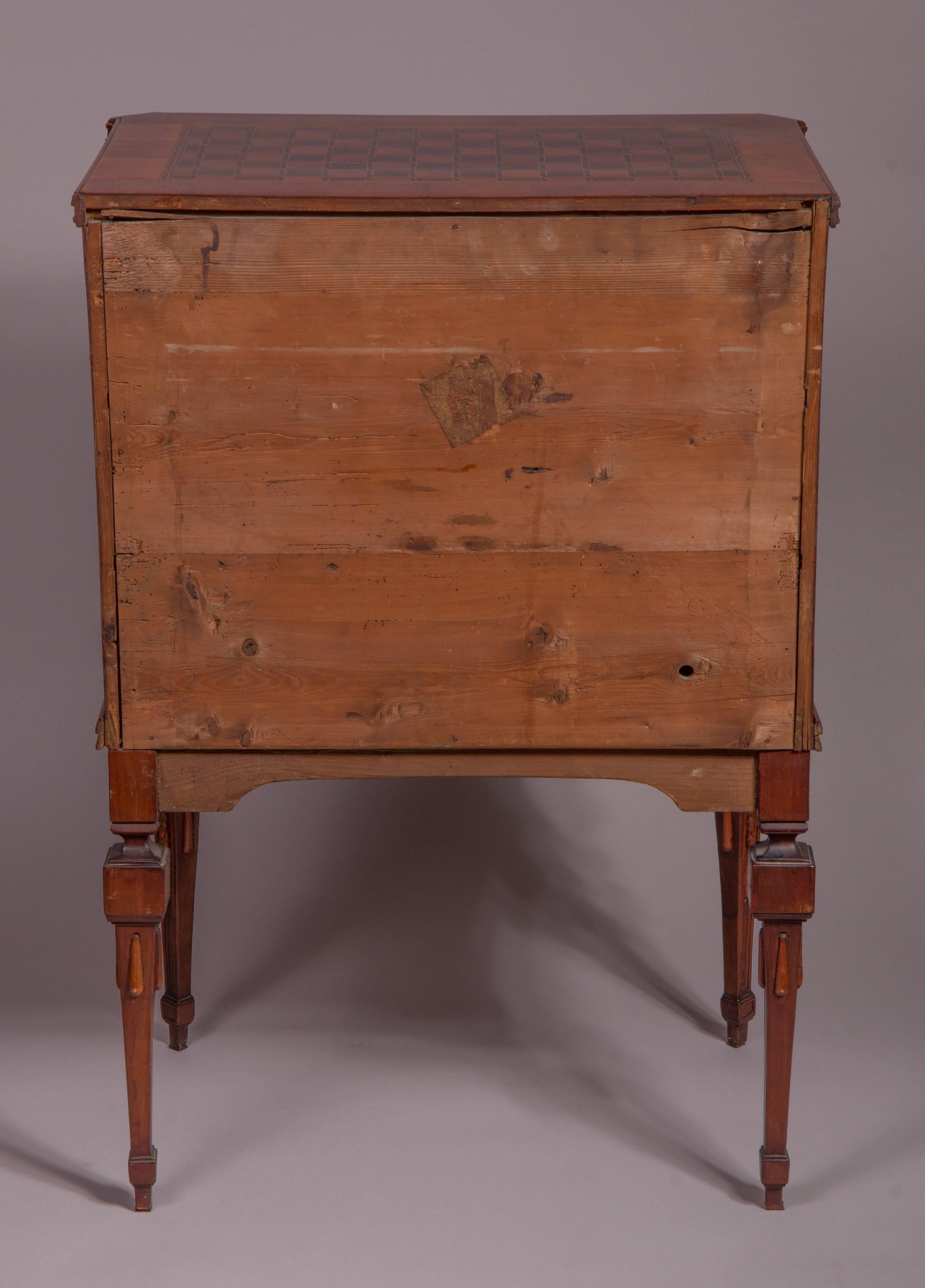 Small Neoclassical Commode, Austria circa 1780 In Good Condition For Sale In Vienna, AT