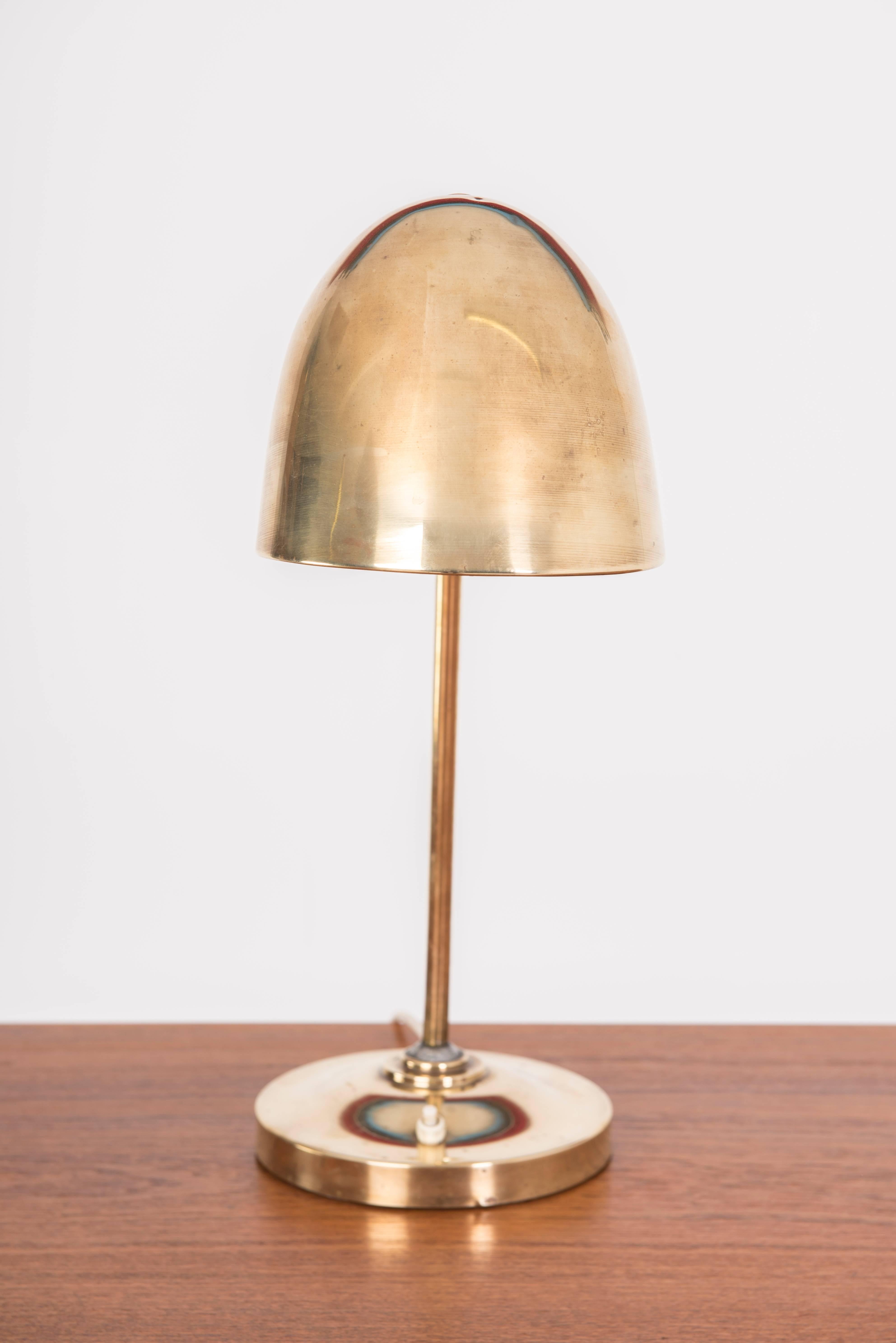 Vilhelm Lauritzen.

Table lamp with frame of brass with adjustable shade. Foot with switch.

Designed and made, circa 1940.