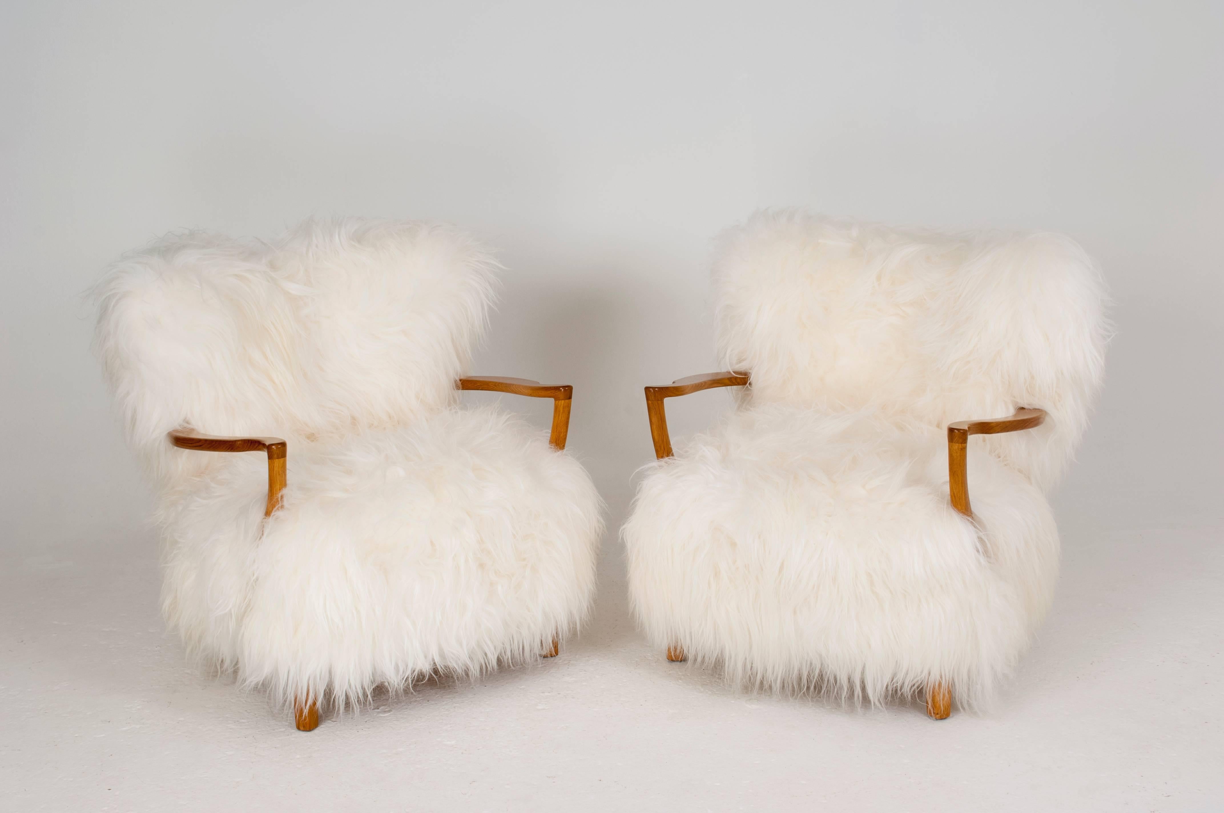Fritz Schlegel (attributed) 

Pair of Easy Chairs, upholstered with long Icelandic sheepskin. Oak Arm and legs

Designed ca 1930