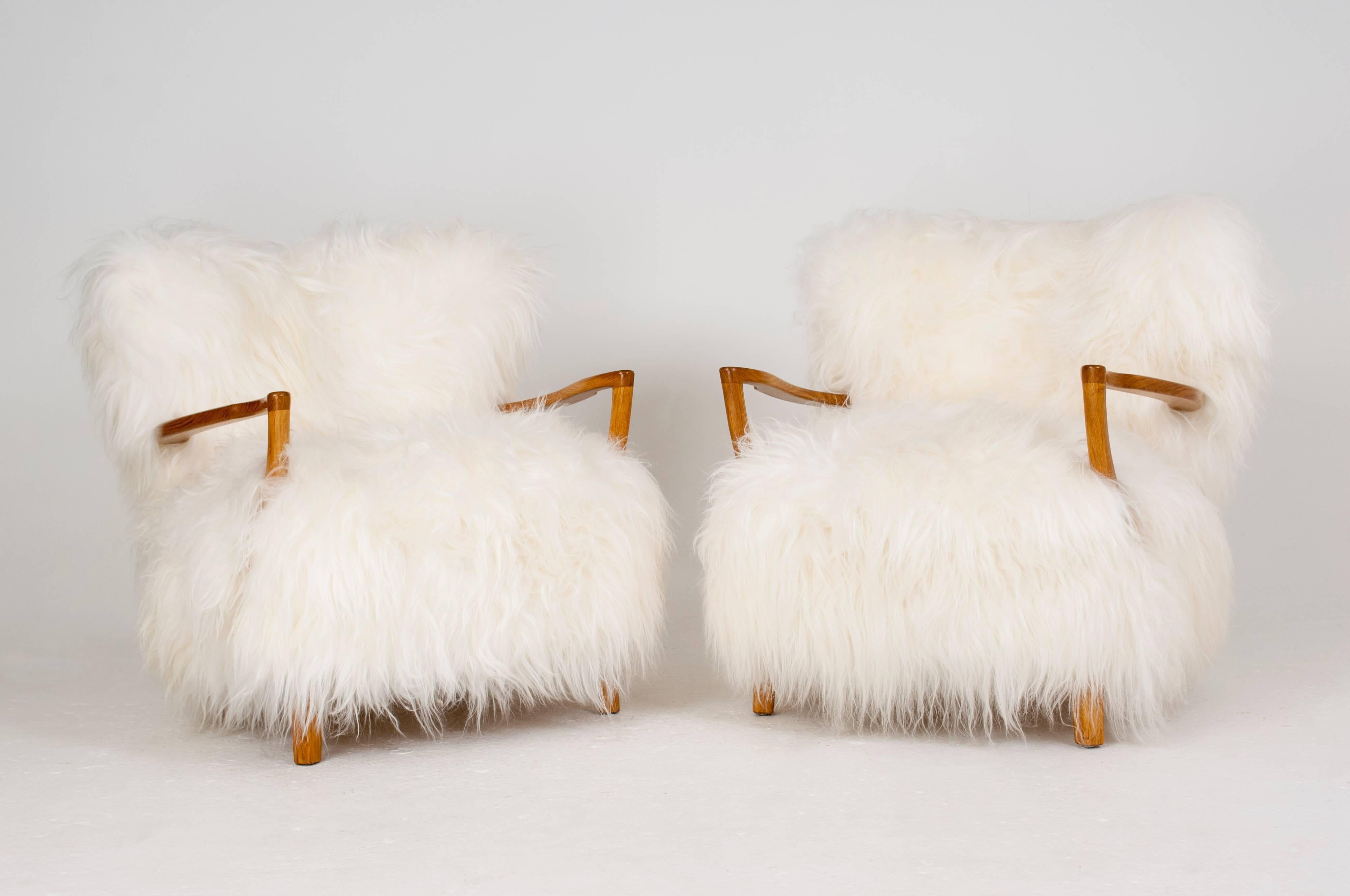 Scandinavian Modern Fritz Schlegel (attributed) Pair of Easy Chairs in sheepskin and oak For Sale