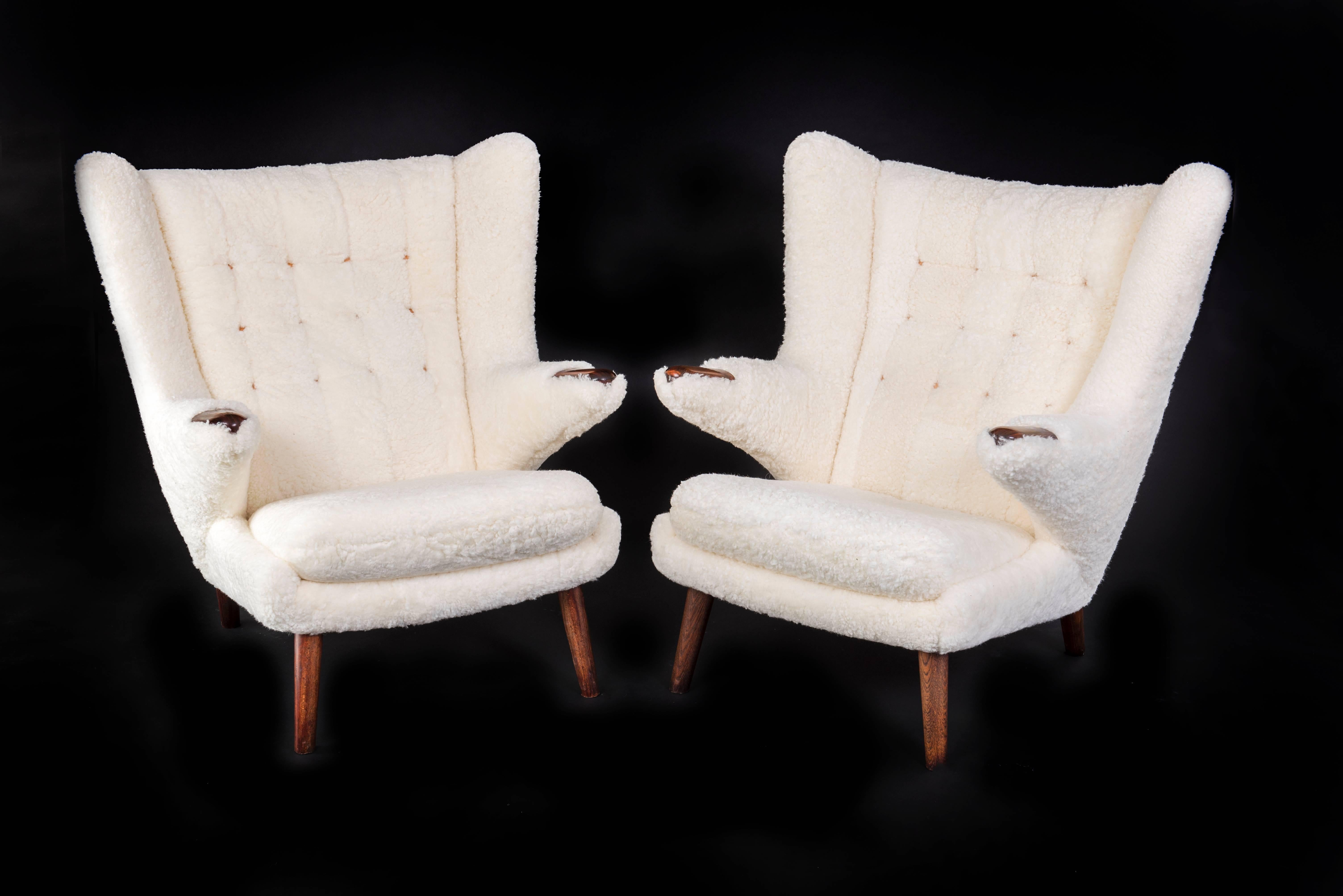Hans J. Wegner Pair of Papa Bear + Stool. Sheepskin and Rosewood 1