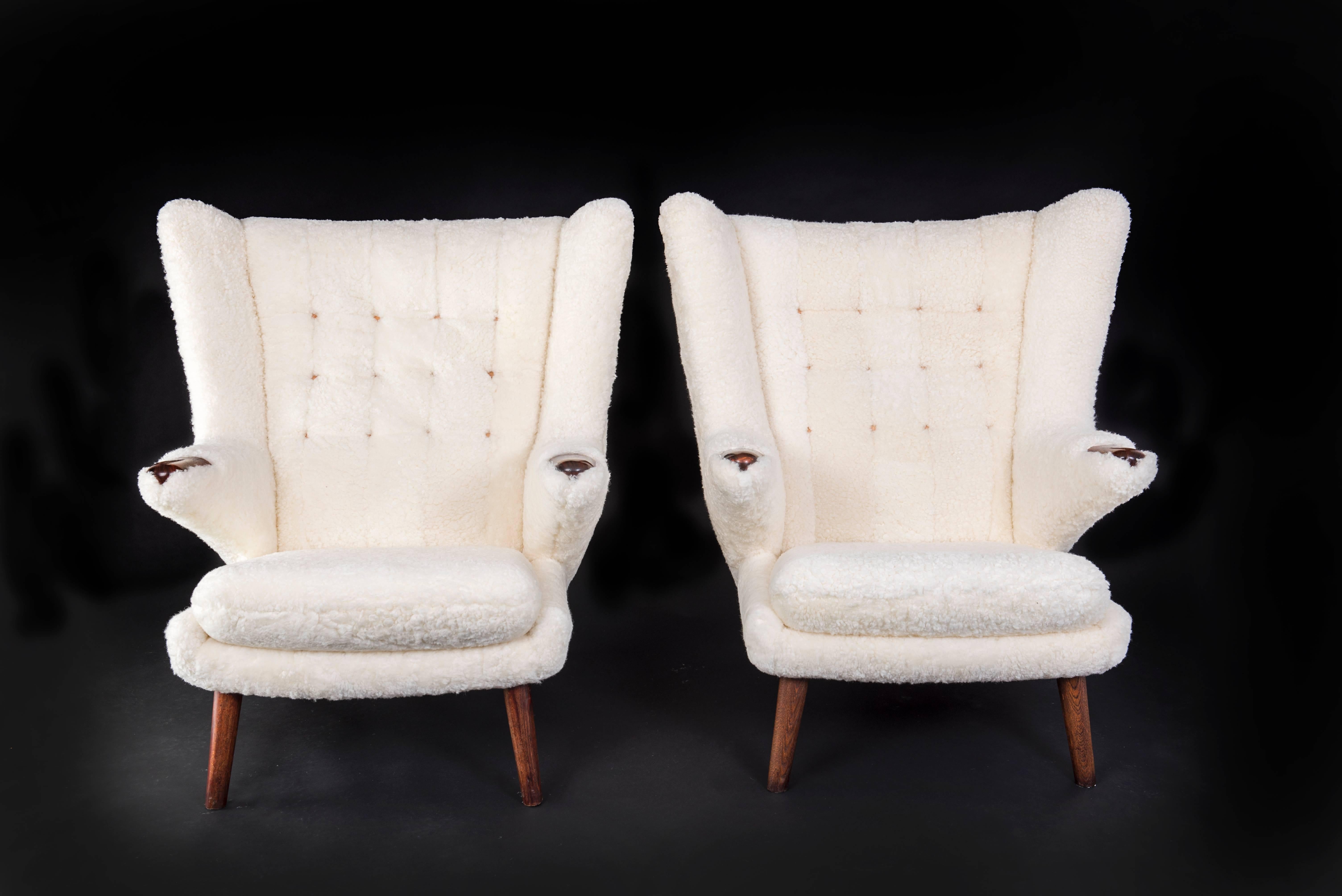 Hans J. Wegner Pair of Papa Bear + Stool. Sheepskin and Rosewood 3