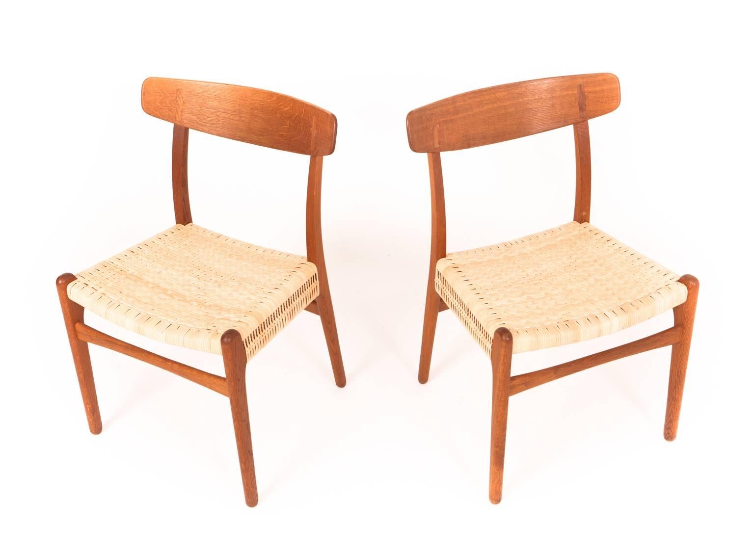 Hans J. Wegner Set of 12 Oak Dining Chairs In Excellent Condition For Sale In Copenhagen, DK