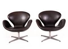 Arne Jacobsen Pair of Swan Chairs