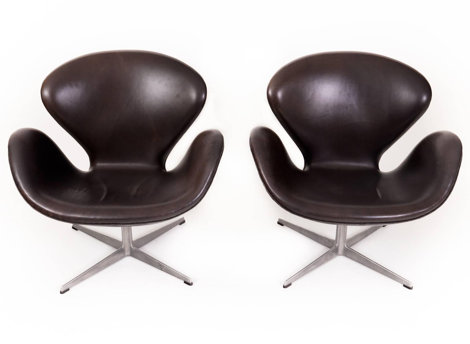 Danish Arne Jacobsen Pair of Swan Chairs For Sale