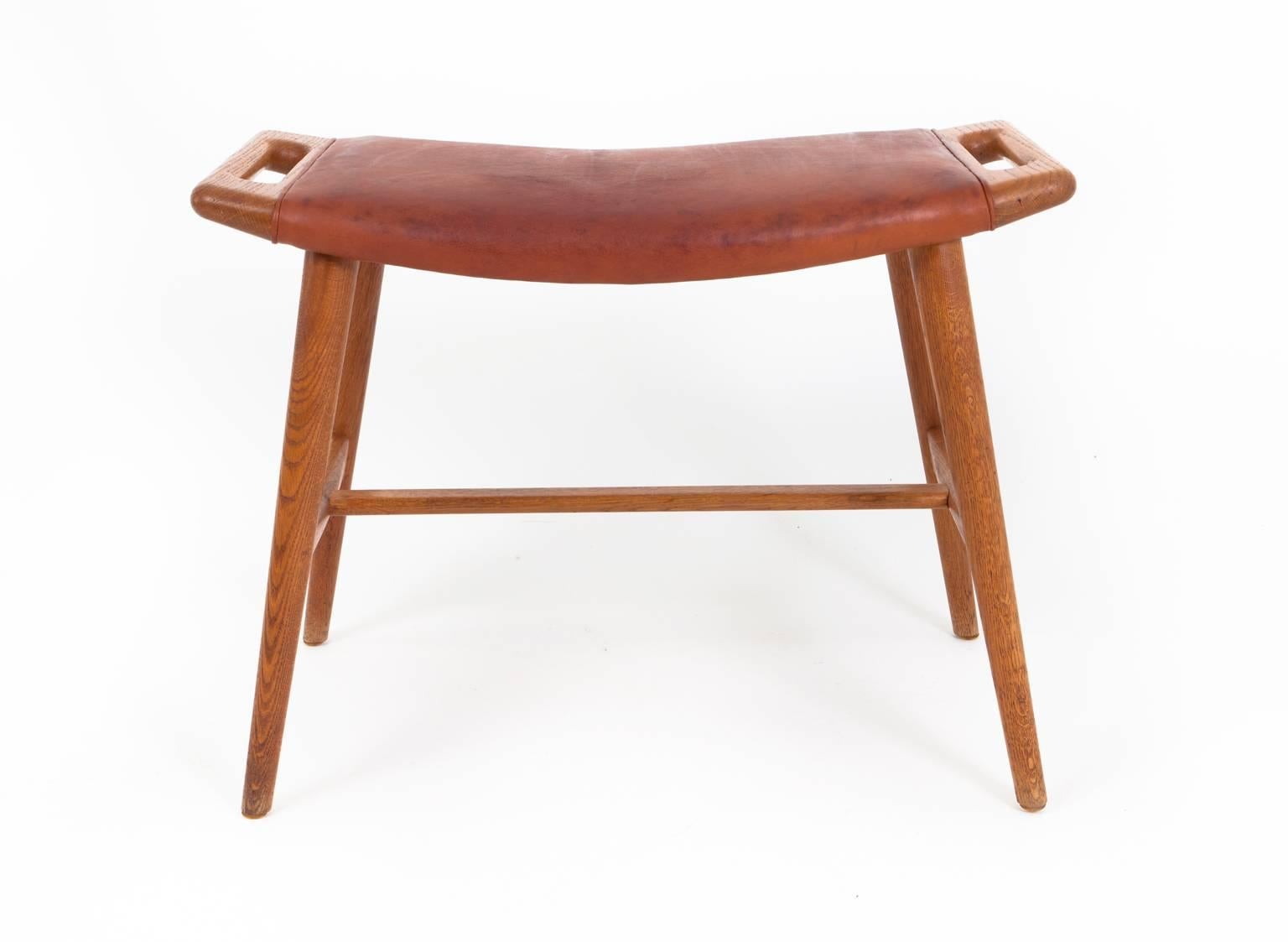 Hans J. Wegner

Piano stool with frame of oak. Seat upholstered with patinated leather. 

Model AP-30
Manufactured by AP Stolen.
Designed 1957.
 