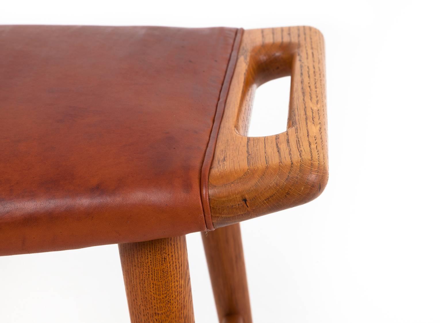 20th Century Hans J. Wegner Piano Stool Oak and Leather For Sale