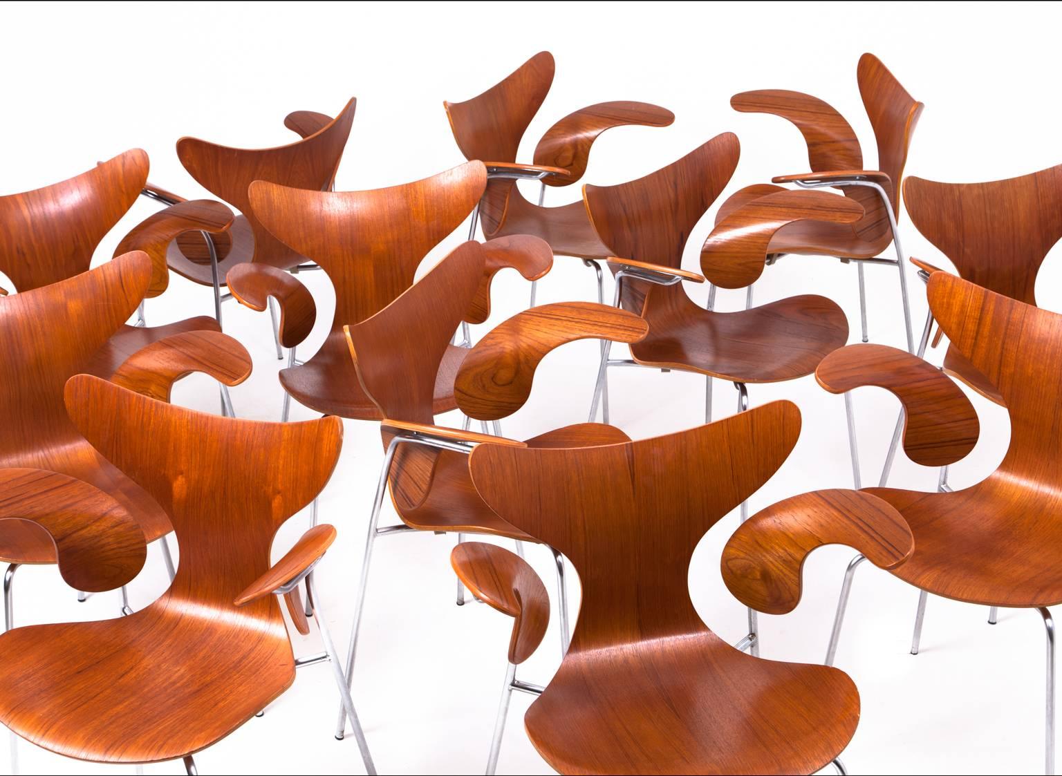 Arne Jacobsen Set of 12 Seagull Chairs in Teak For Sale 1