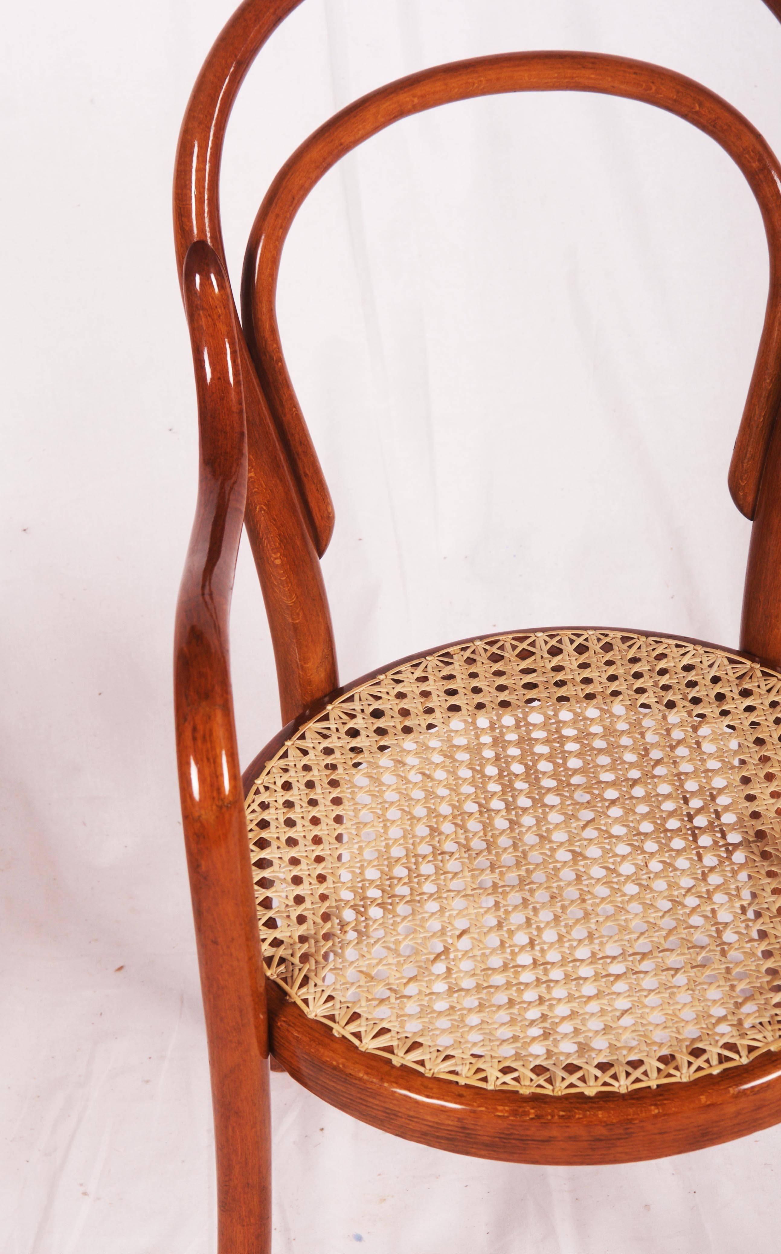 Autrichien Chaise pour enfants en bois cintré de Thonet en vente