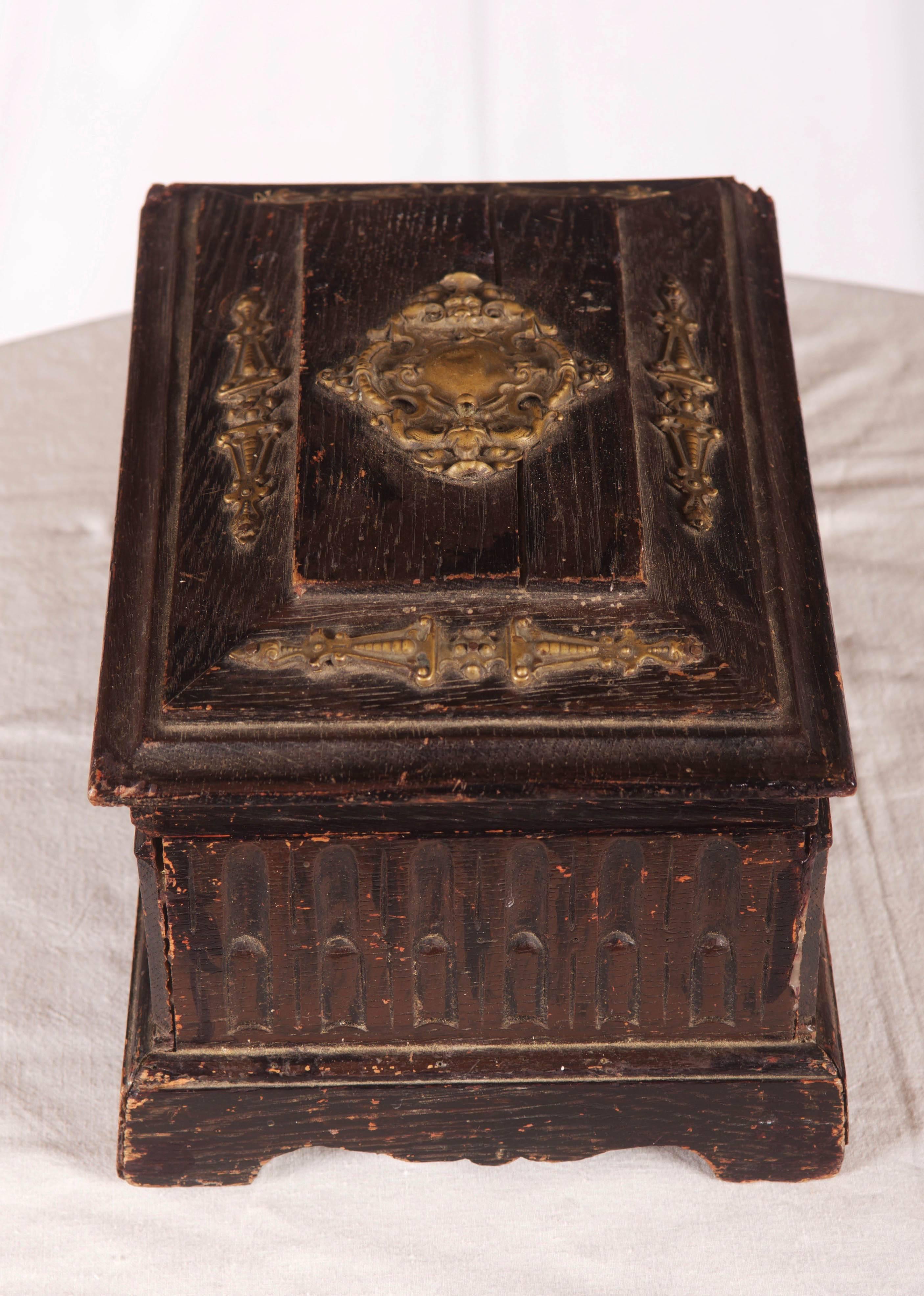 Schachtel aus Eiche aus dem 19. Jahrhundert im Angebot 2