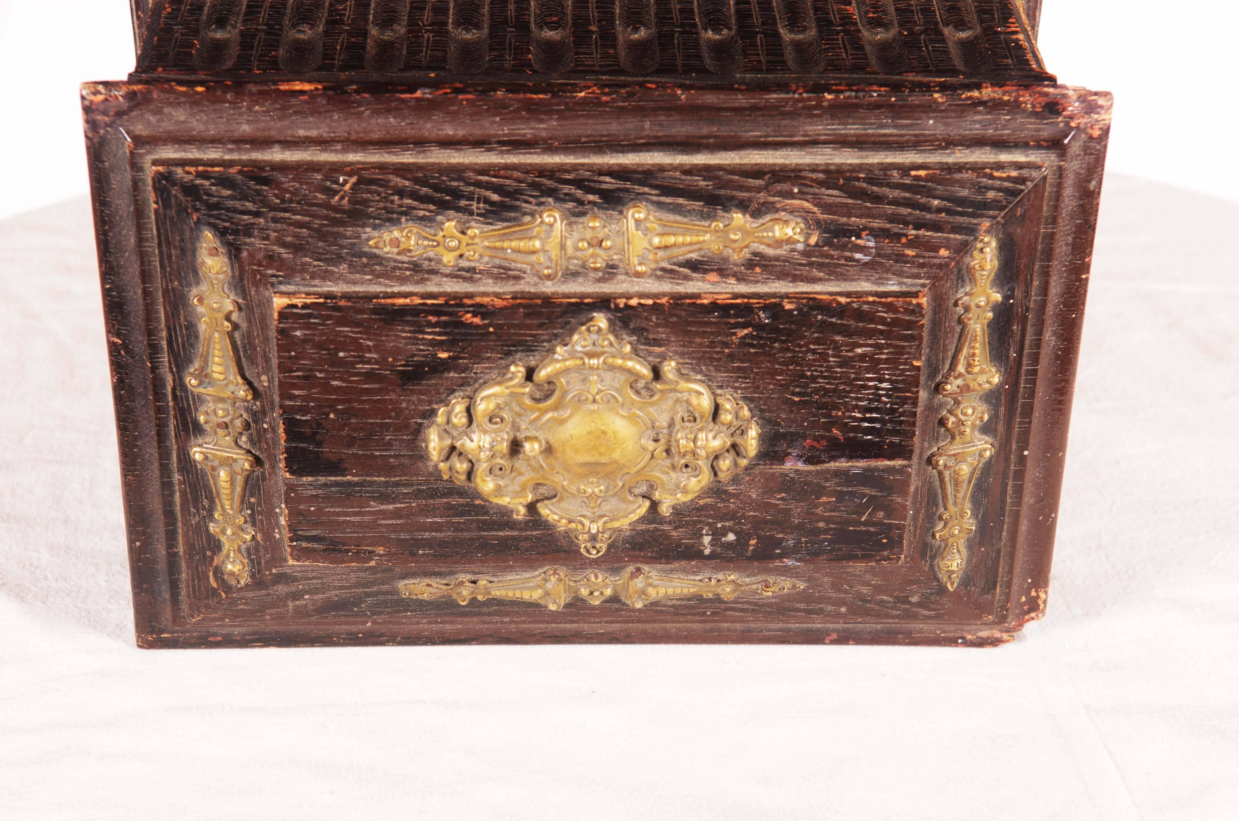 Schachtel aus Eiche aus dem 19. Jahrhundert im Angebot 5