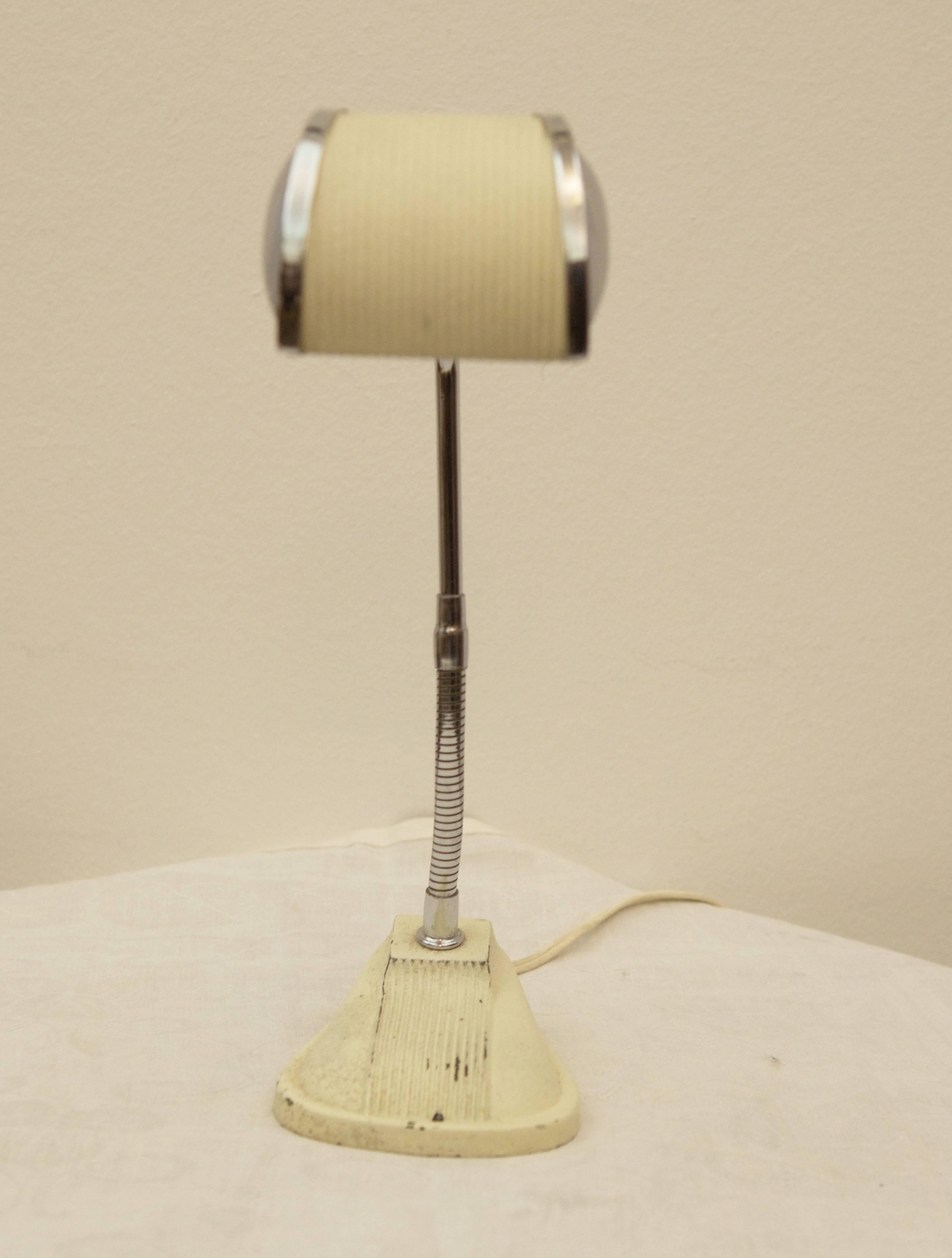 Ungewöhnliche Jumo-Tischlampe (Mitte des 20. Jahrhunderts) im Angebot