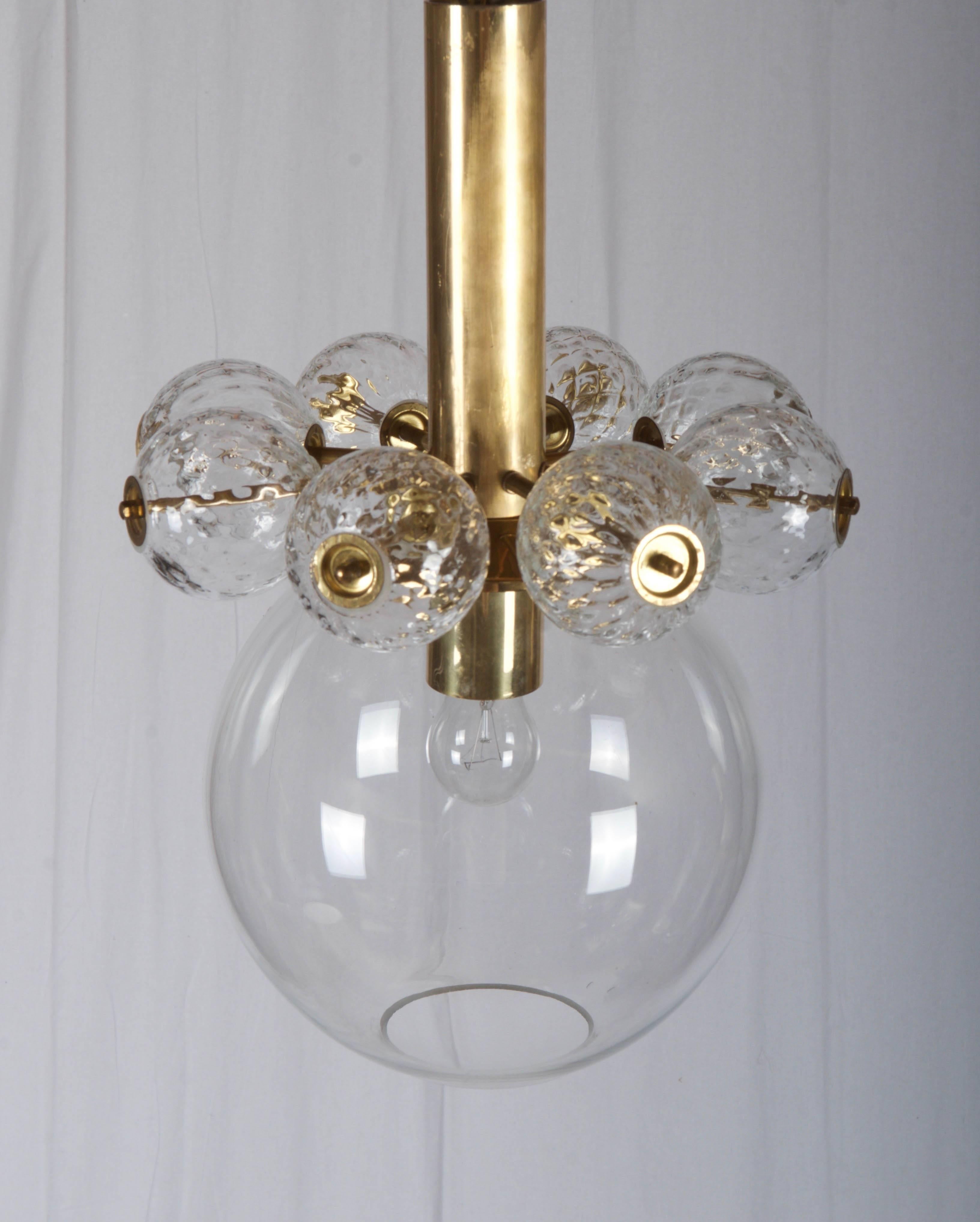 Brass construction with one large and eight small handblown crystal balls fitted with one E27 bulb, made by Kamenicky Senov in the 1950s.
Perfect vintage condition, the total length can by changed on request.
