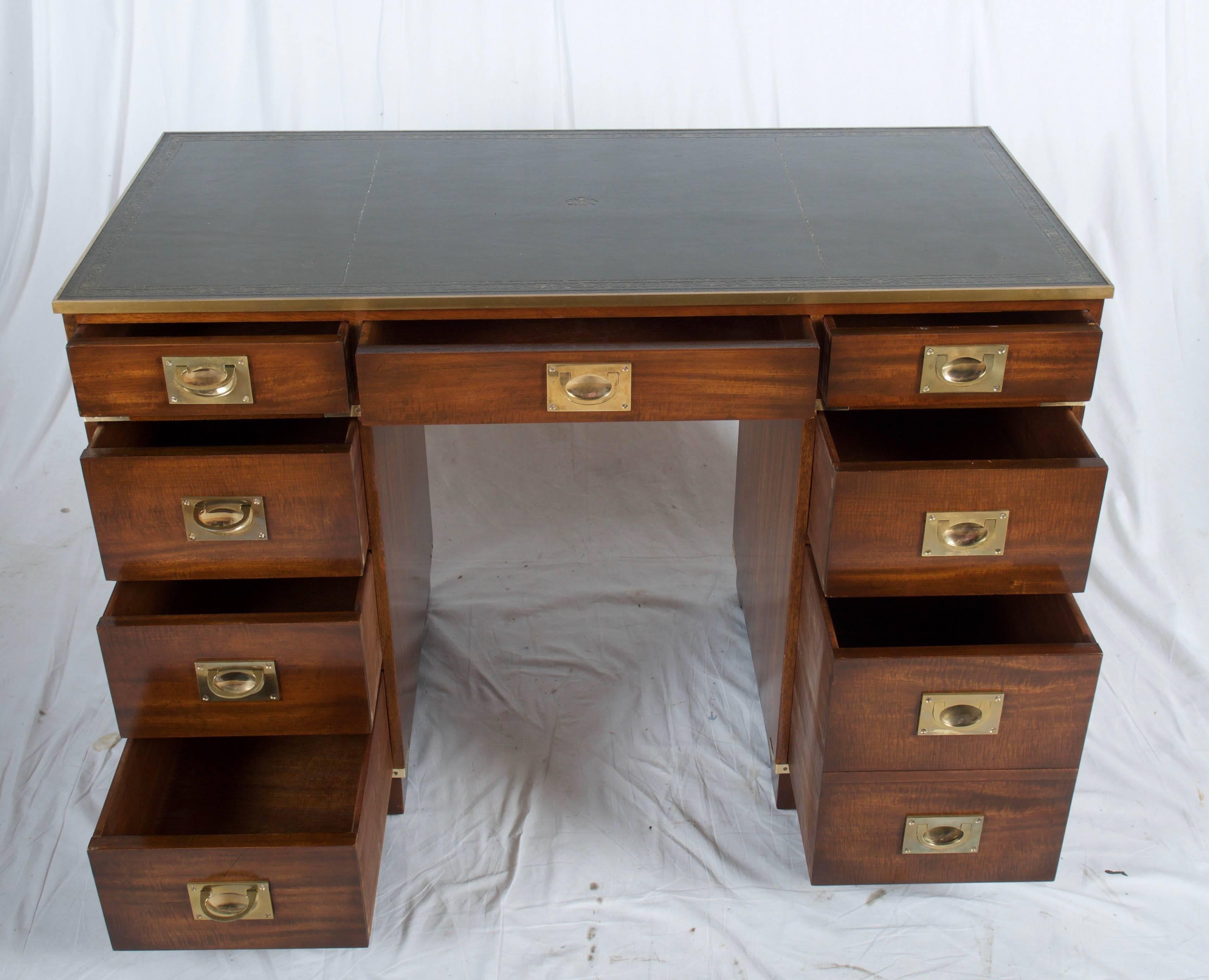 British Mahagony Campaign Desk In Excellent Condition In Vienna, AT