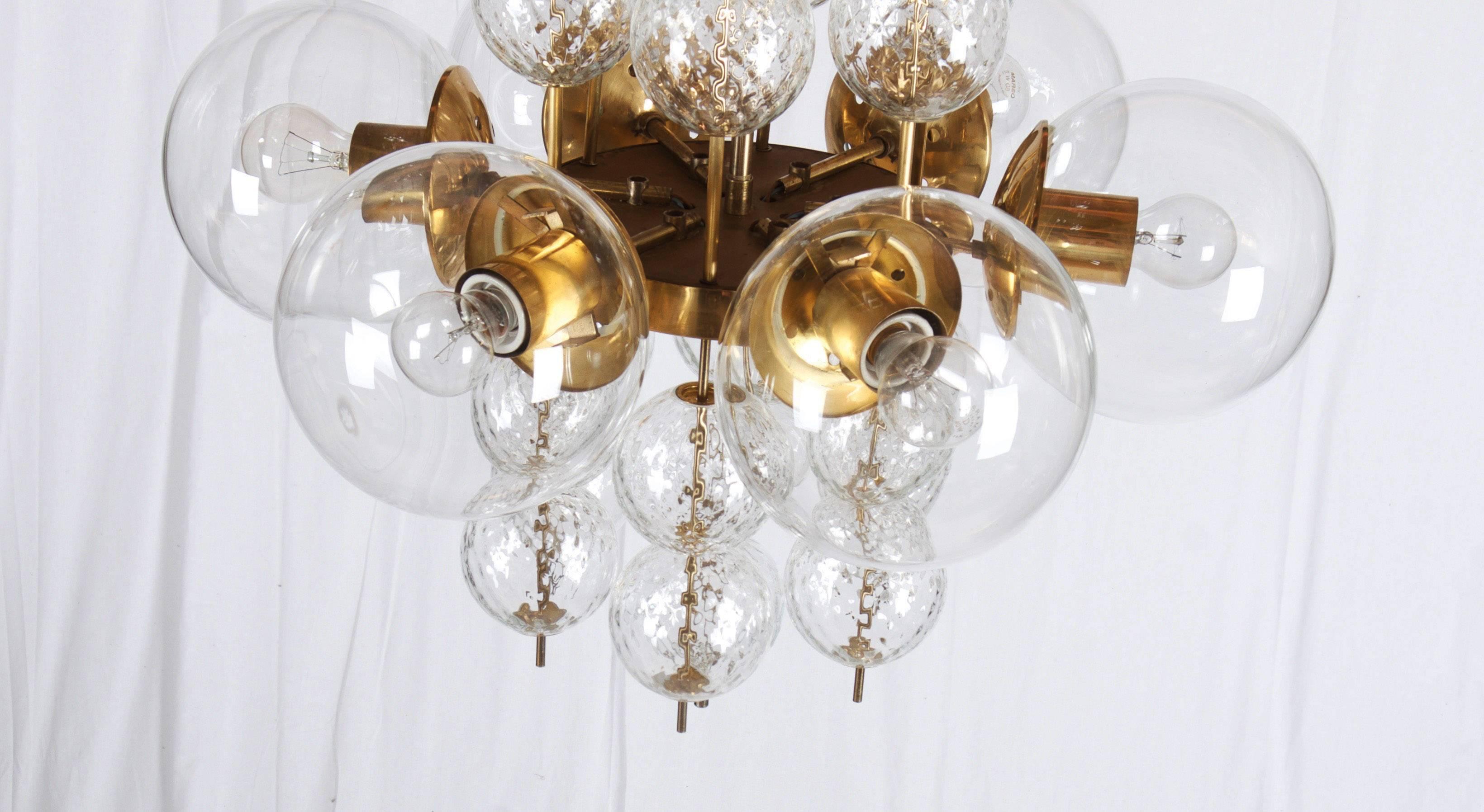 Stunning Large Brass Chandelier with Crystal Globes In Excellent Condition In Vienna, AT