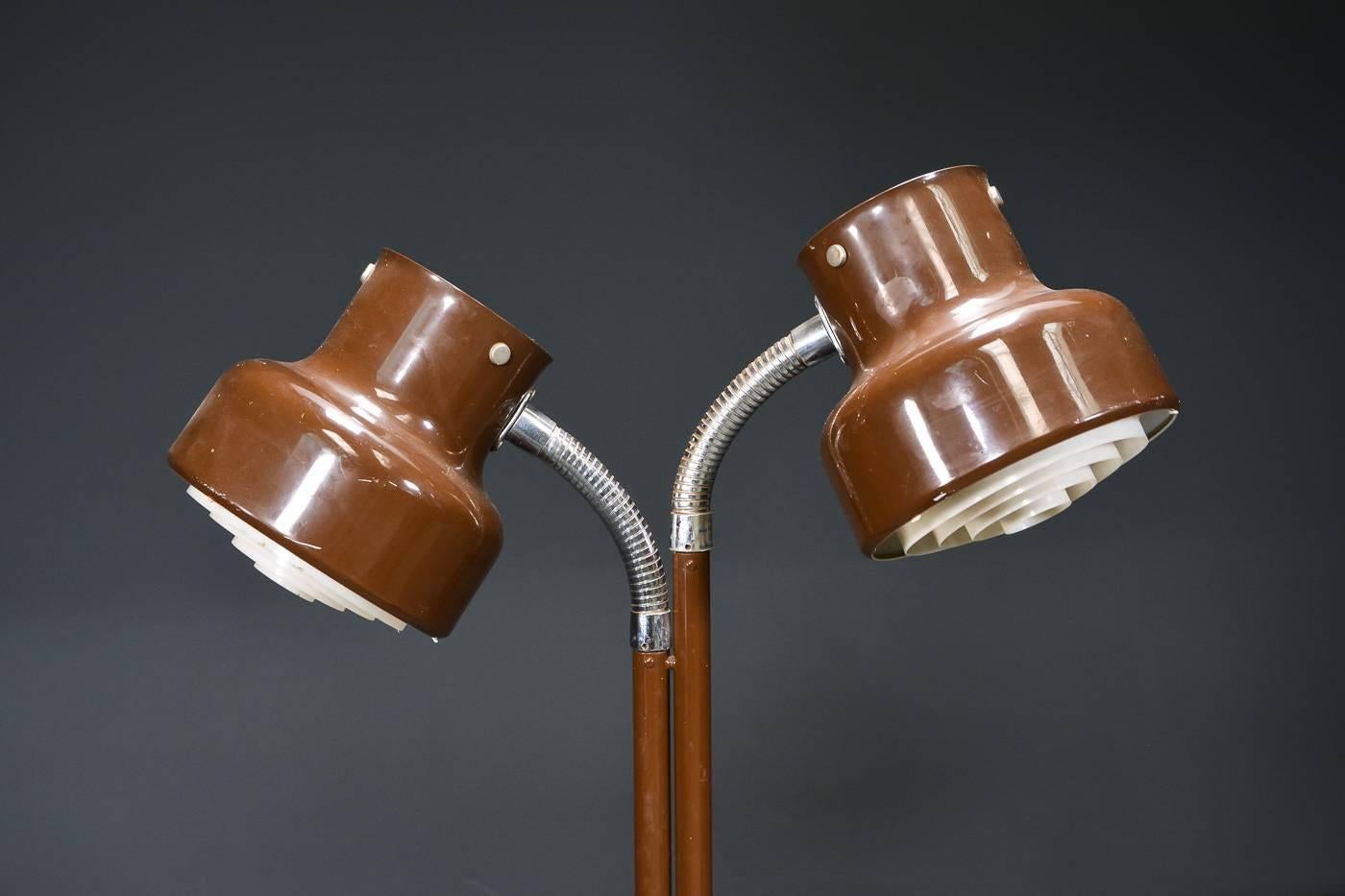 Vintage Bumling lampadaire par Anders Pehrson pour Ateljé Lyktan acier laqué
grille en plastique.
Bon état d'usage, deux circonstances.
Dimensions :
Ø 40 cm et H. 134 cm.
