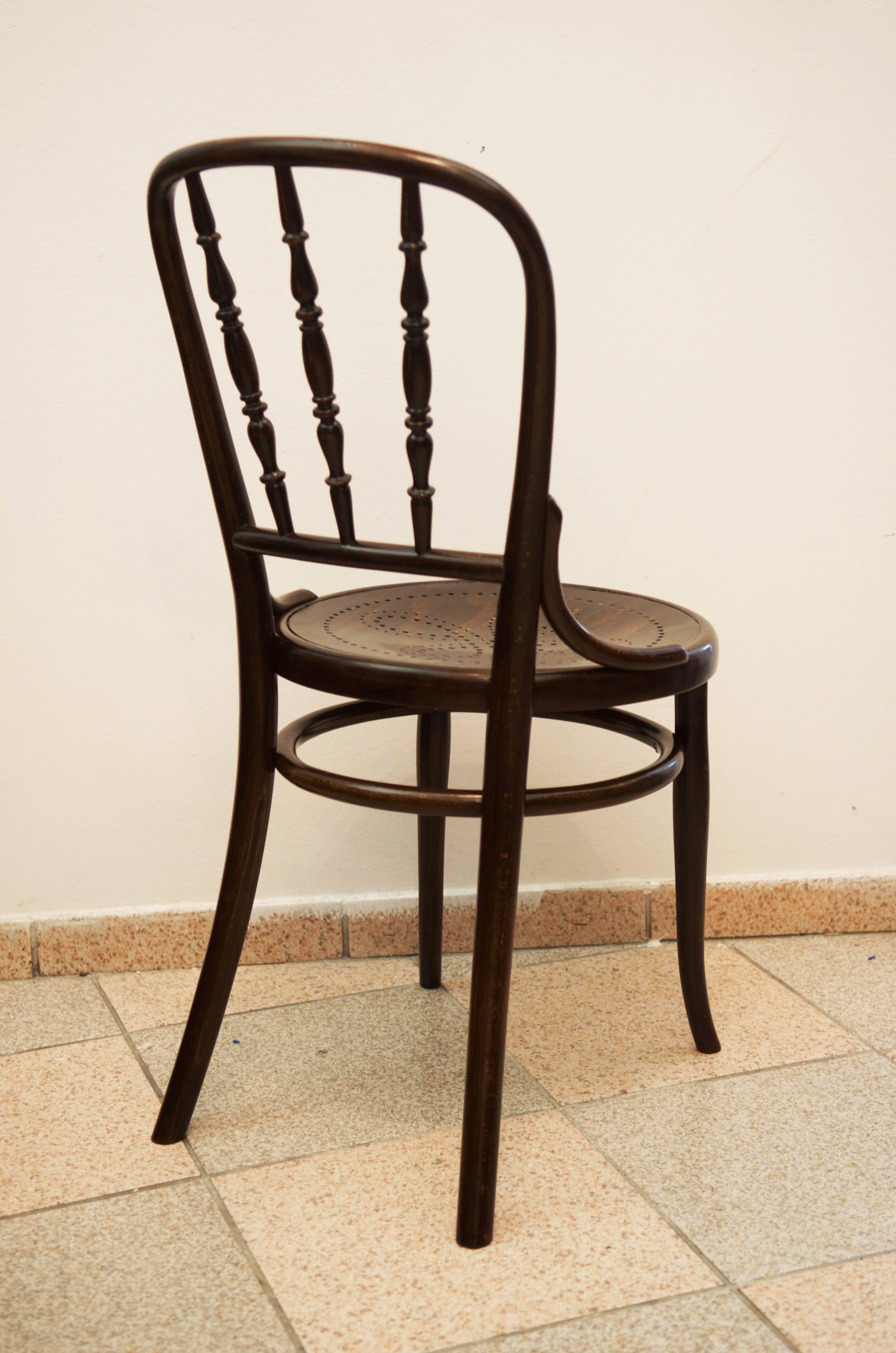 Rage Thonet Dining or Side Chair No. 85 In Excellent Condition For Sale In Vienna, AT