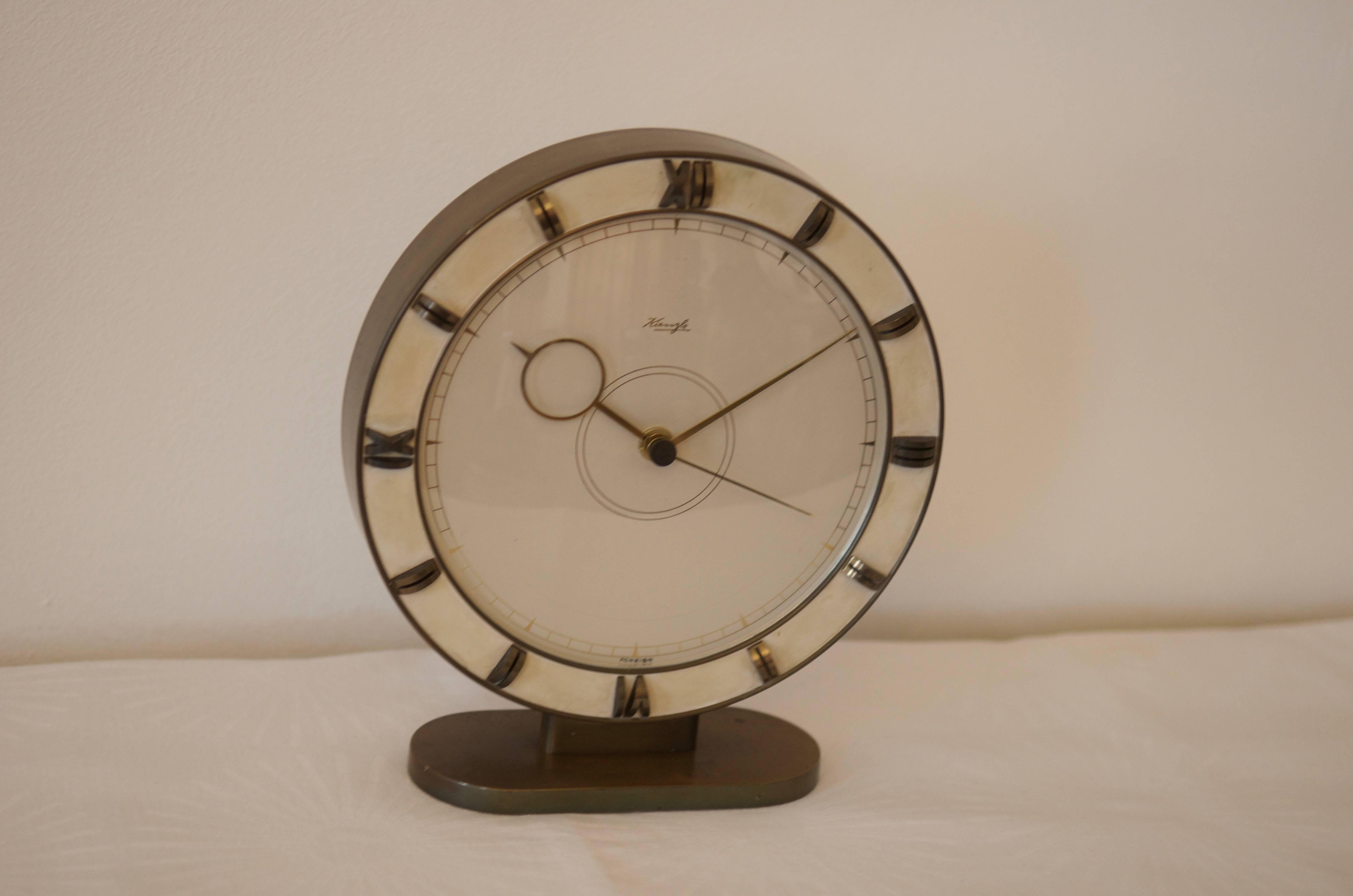 Designed by Heinrich Möller in the 1930s for Kienzle.
Original movement replaced to a modern quartz movement with a battery.
The clock is in perfect condition, no major scratches, no glass scratched.
Glass cover.