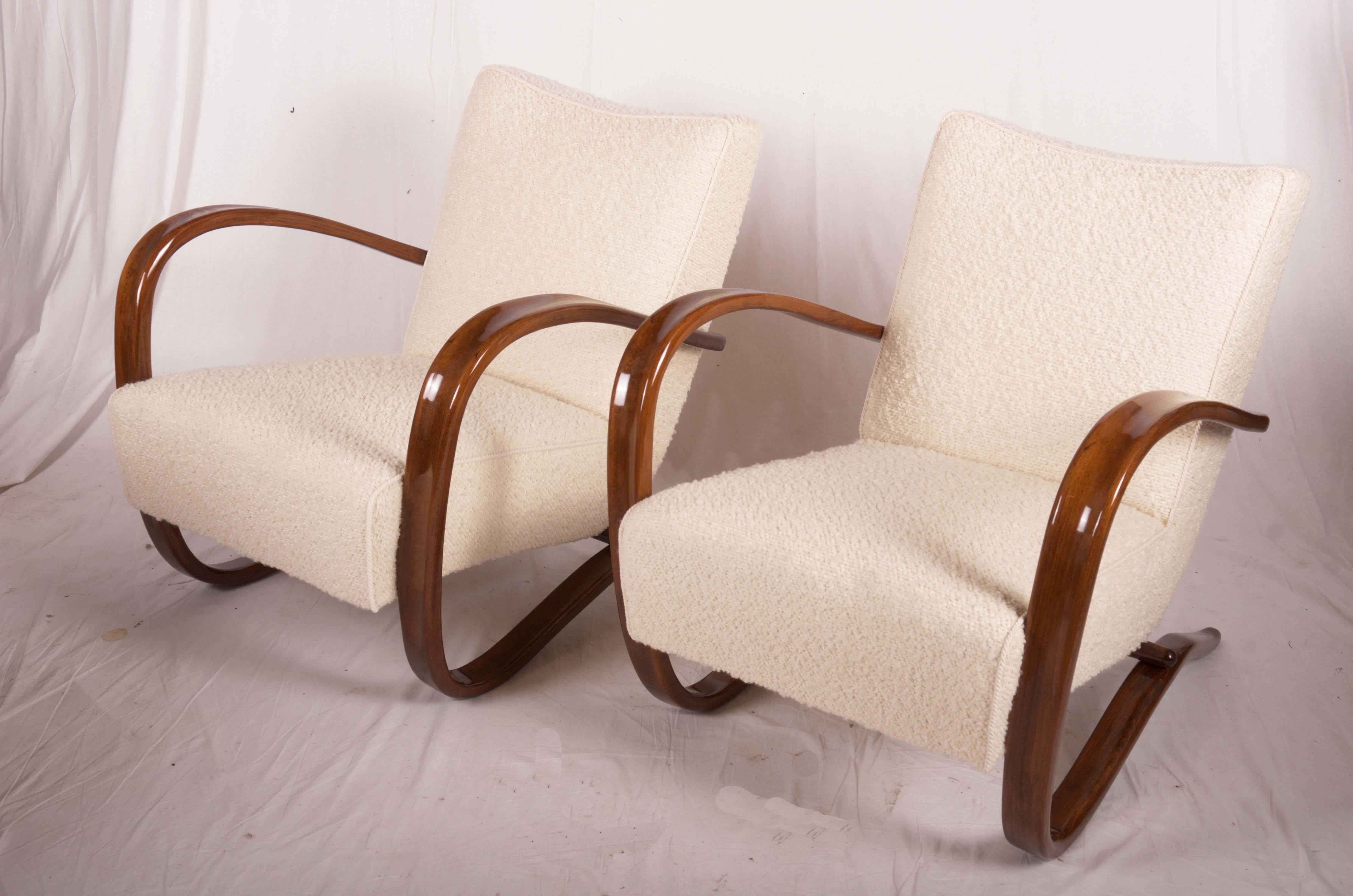 Beech bentwood armchairs by Thonet from the 1930s.
Traditionally restored with seat springs, covered with 60% wool bouclé fabric.
Up to seven pieces available, price per chair
Delivery time about 3-6 weeks!