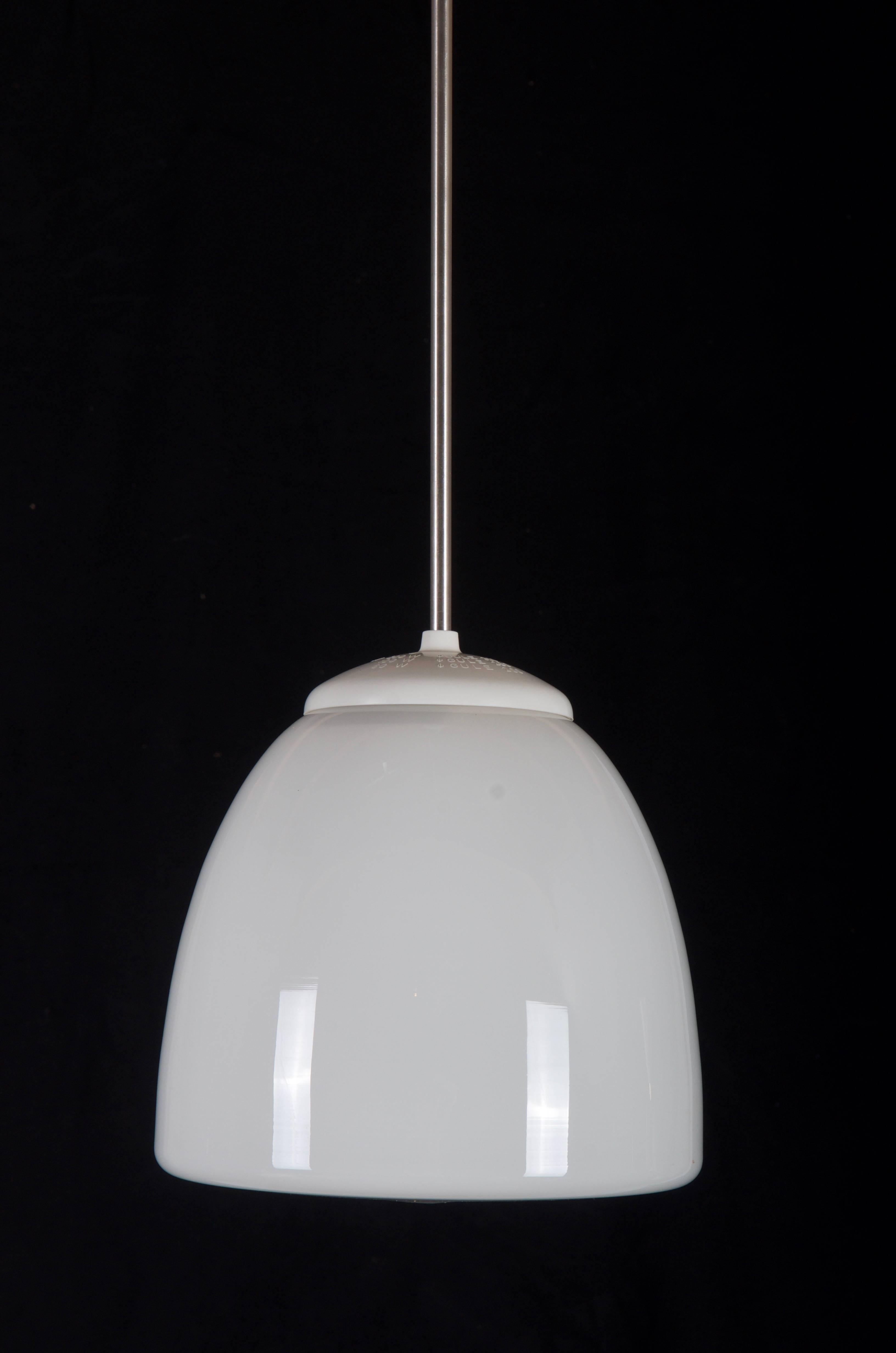 Mid-Century moderno Ciondolo opalino in vendita