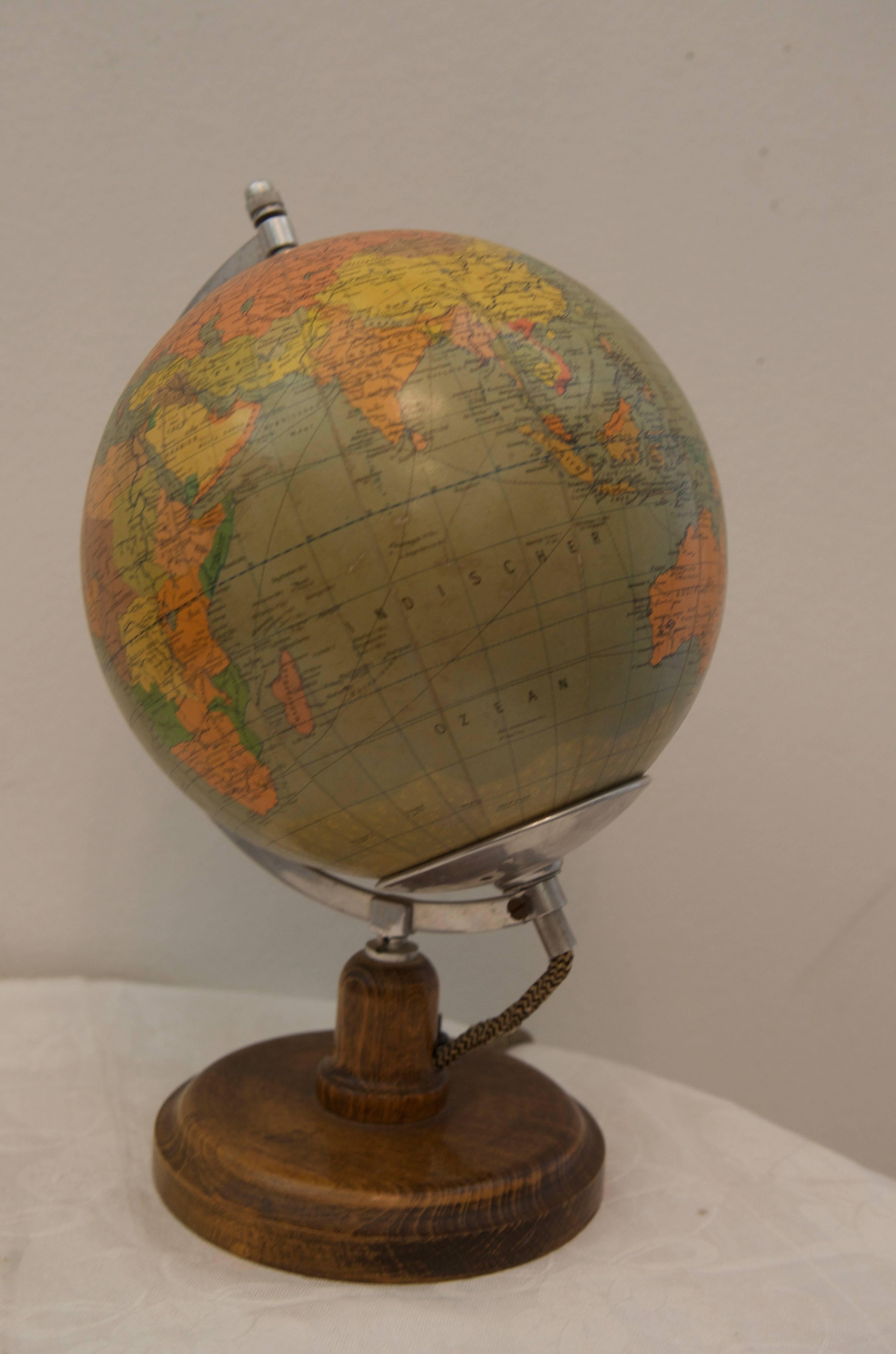 German Political Globe In Good Condition In Vienna, AT
