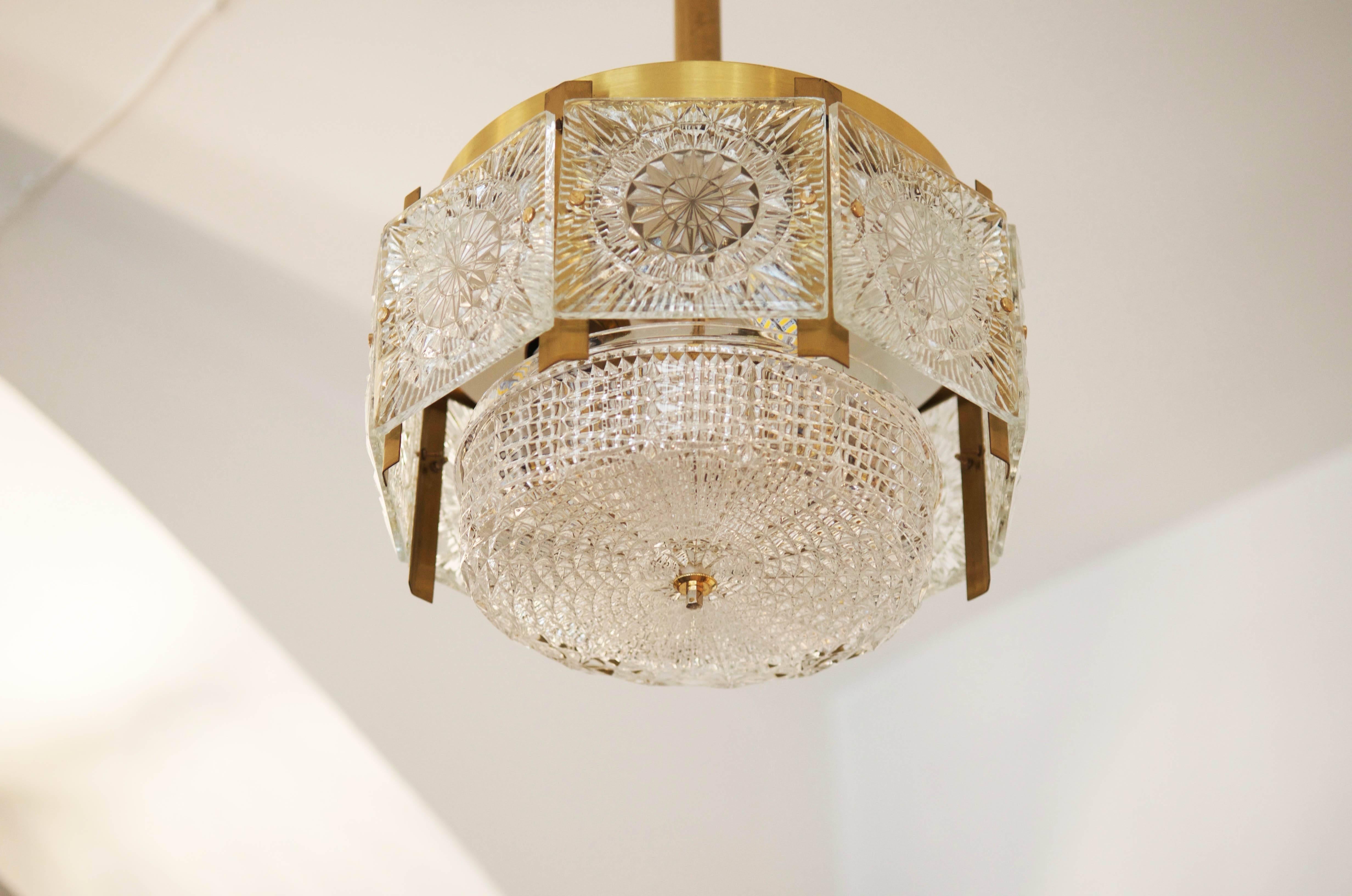 Metà XX secolo Bellissimo lampadario in ottone di metà secolo in vendita