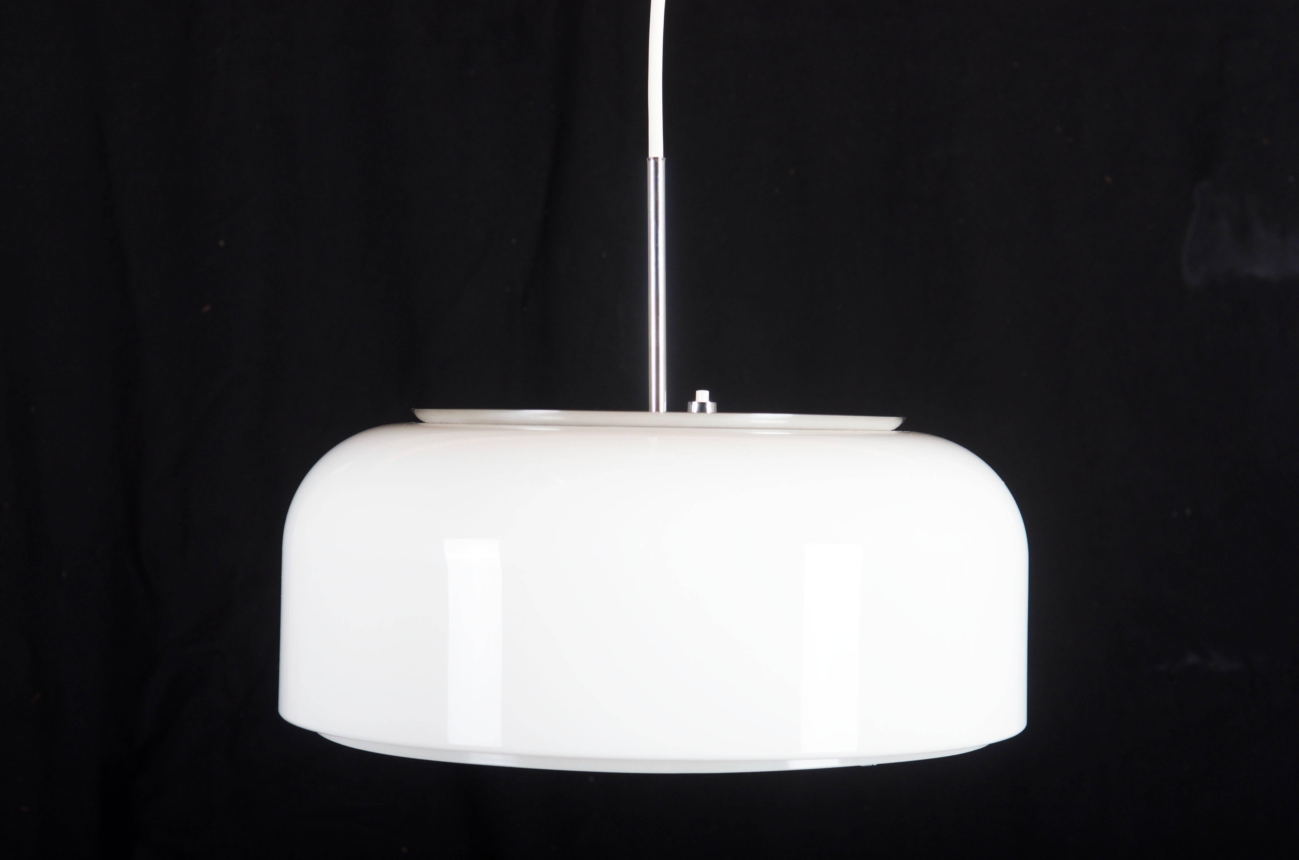White Bumling Pendant by Anders Pehrson for Ateljé Lyktan In Excellent Condition For Sale In Vienna, AT