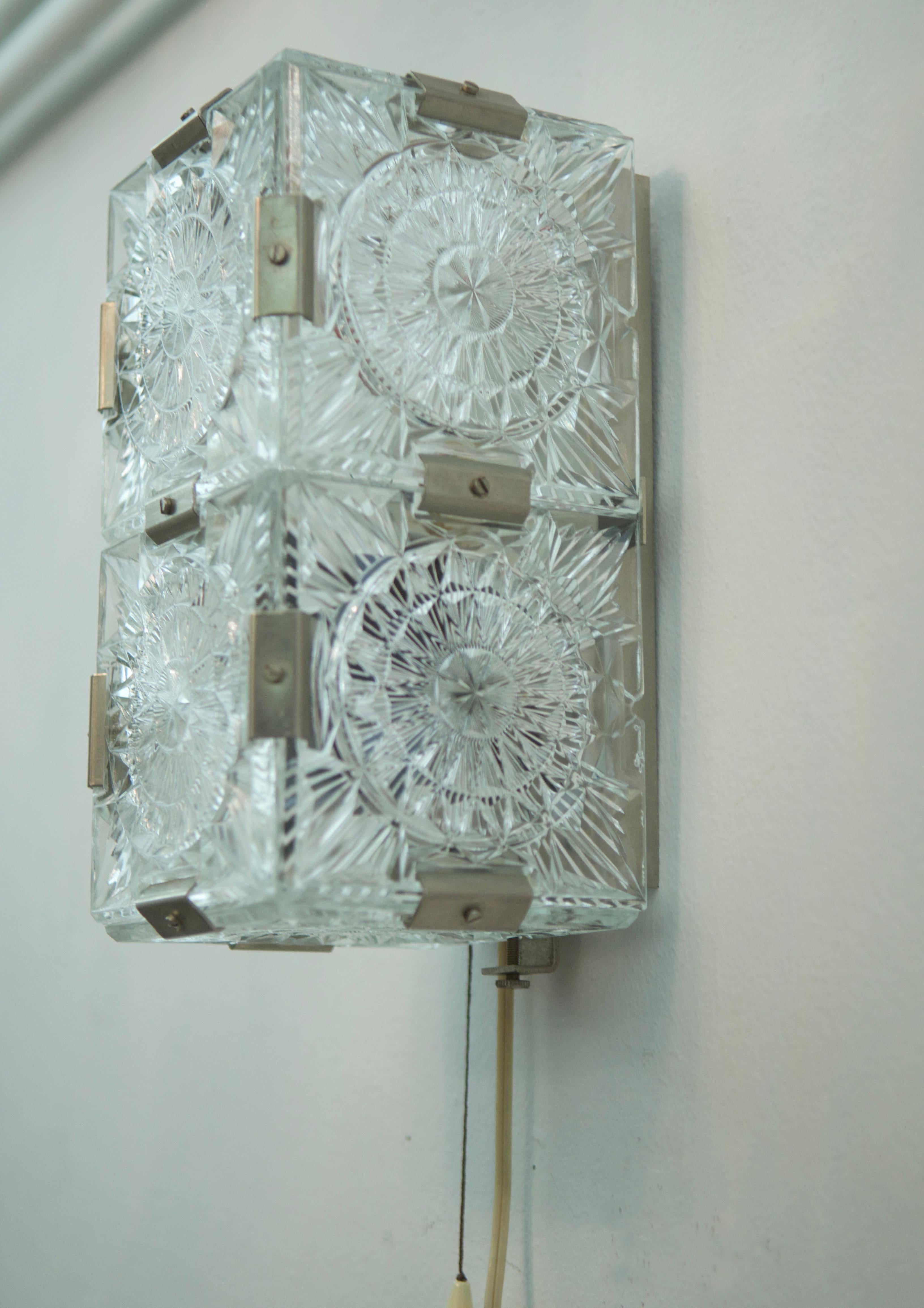 Midcentury Pressed Glass Sconce, Wall Light In Good Condition For Sale In Vienna, AT