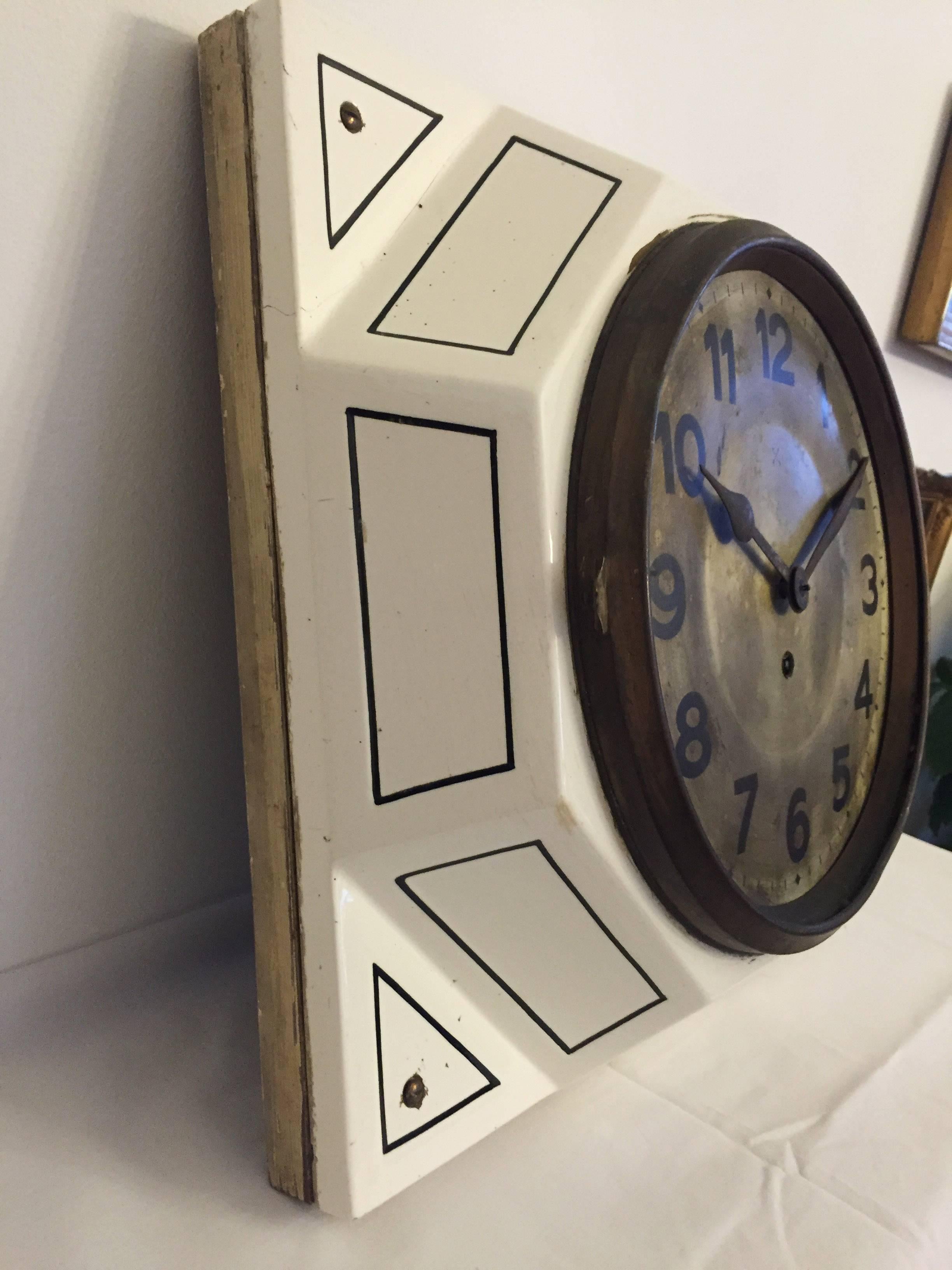Large Art Deco Wall Clock In Good Condition In Vienna, AT