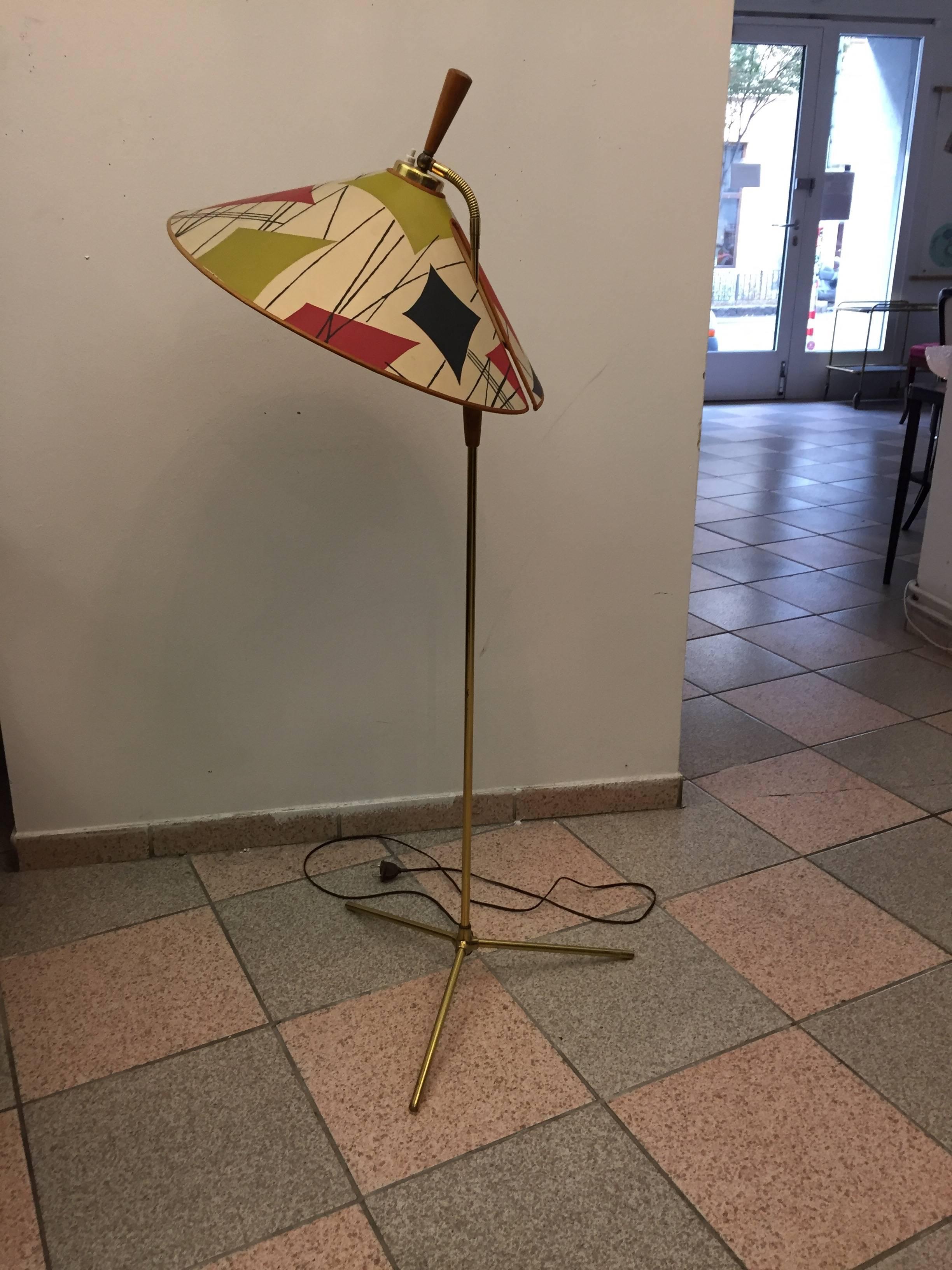 Beautiful Adjustable Brass Floor Lamp by Rupert Nikoll (Moderne der Mitte des Jahrhunderts)