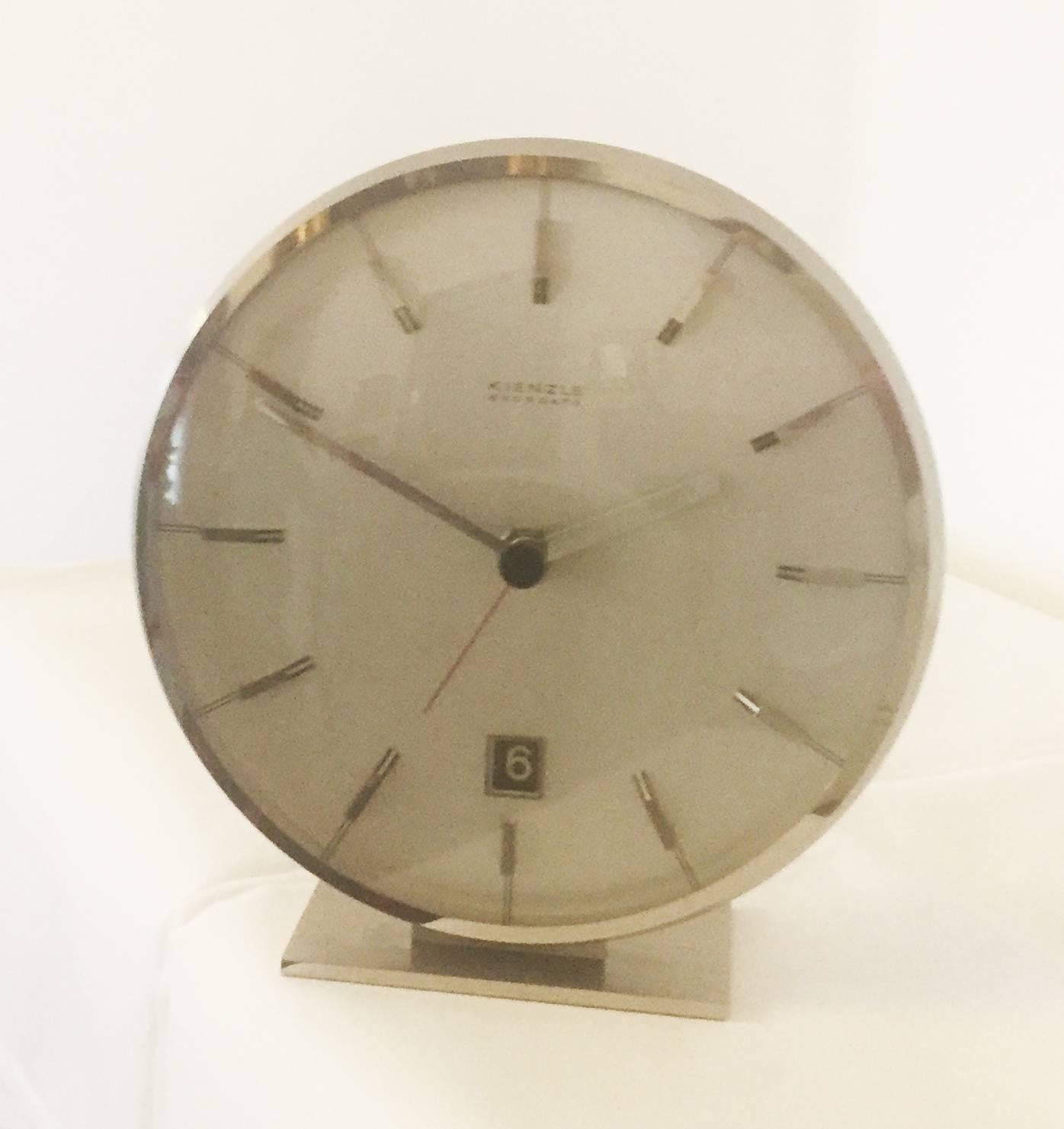 Steel chromed construction with a calendar fitted with a battery movement for one AAA-battery from the late 1960s.