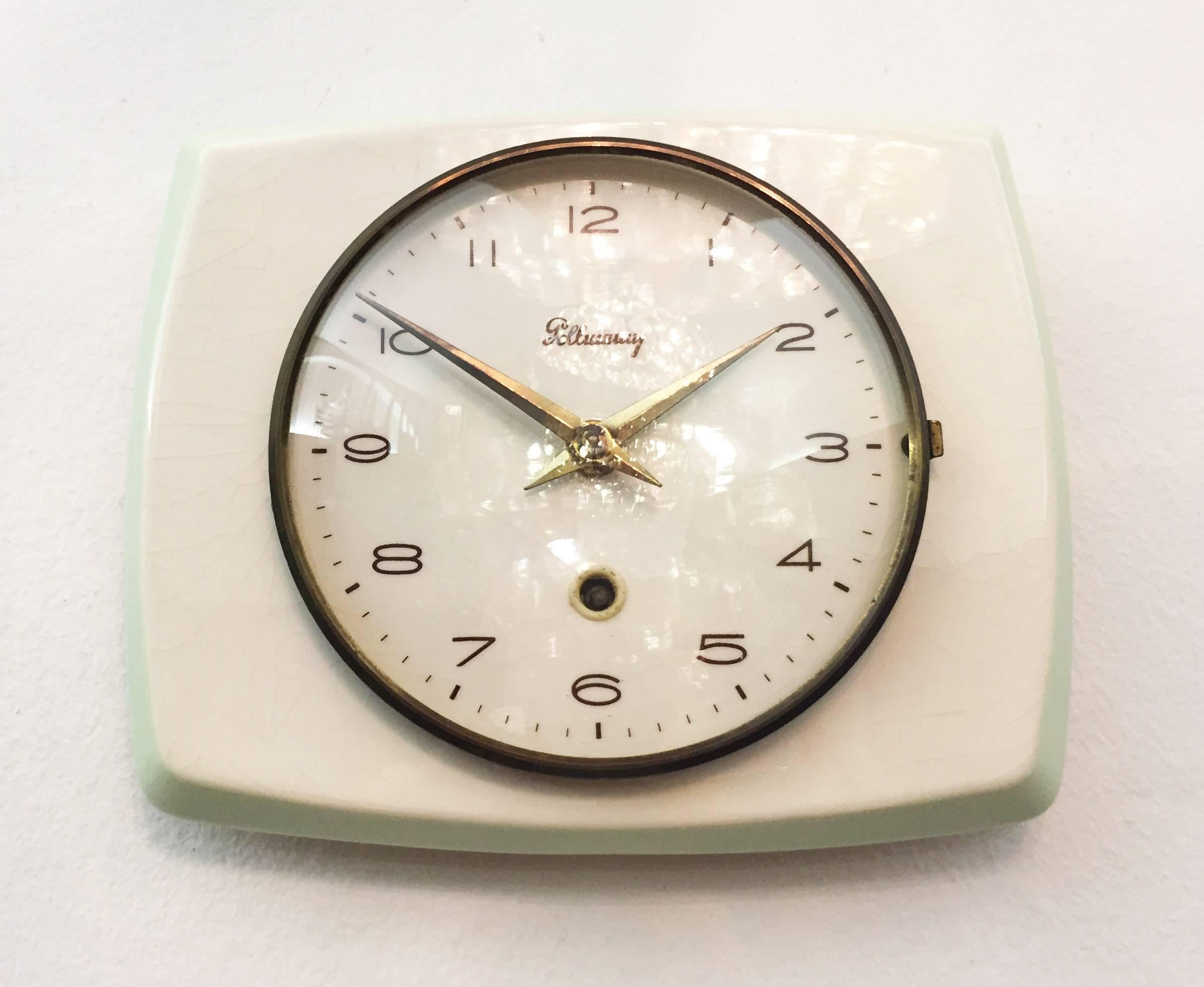 Ceramic clock with a mechanic movement made my Pollmann in Austria in the early 1950s.
Delivery time about 2-3 weeks.
The movement will be check by a clock maker before shipment. It can be also replaced to a battery movement on request.
Diameter