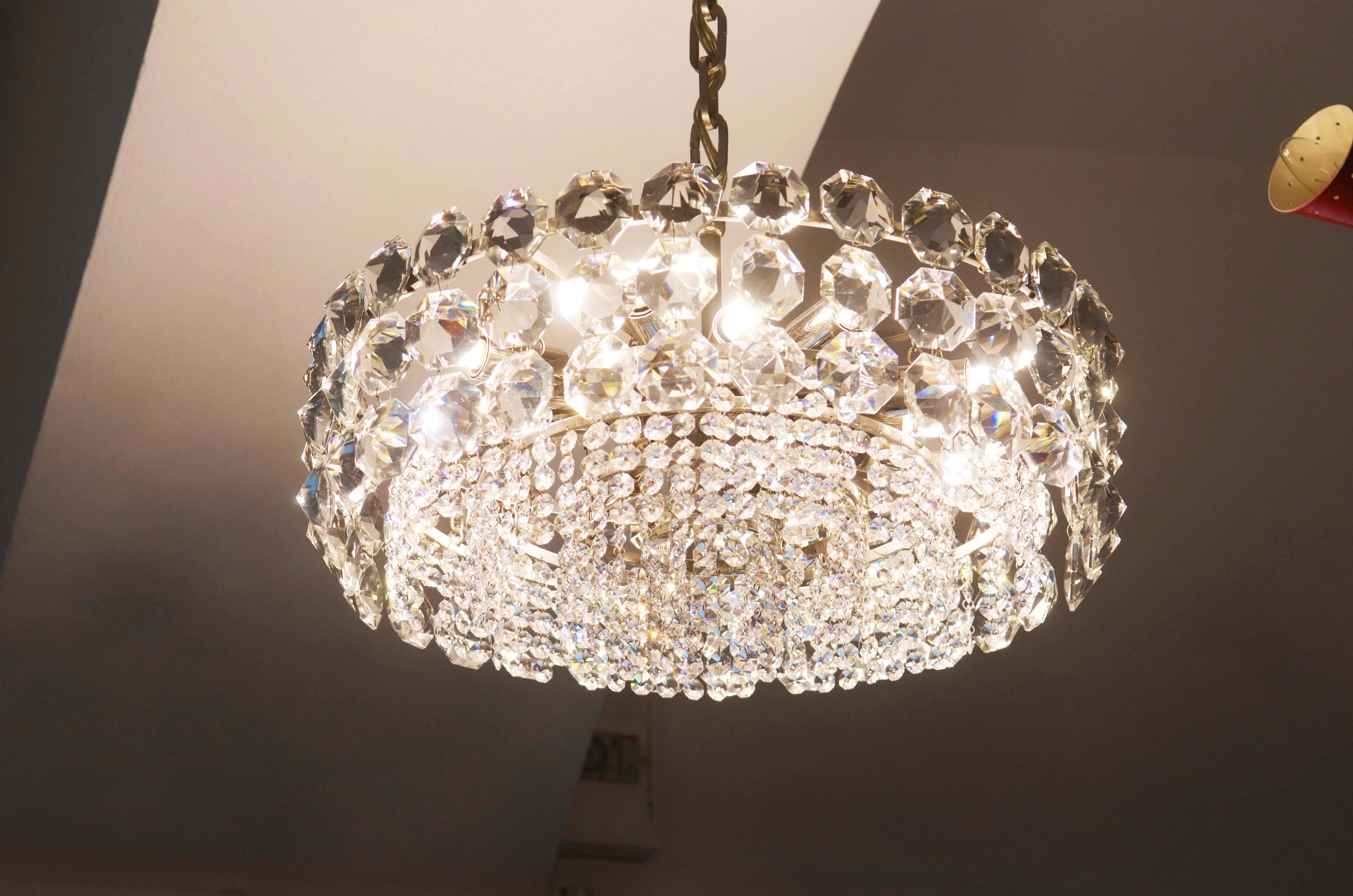 Stunning Large Crystal Glass Chandelier by Bakalowits In Good Condition For Sale In Vienna, AT