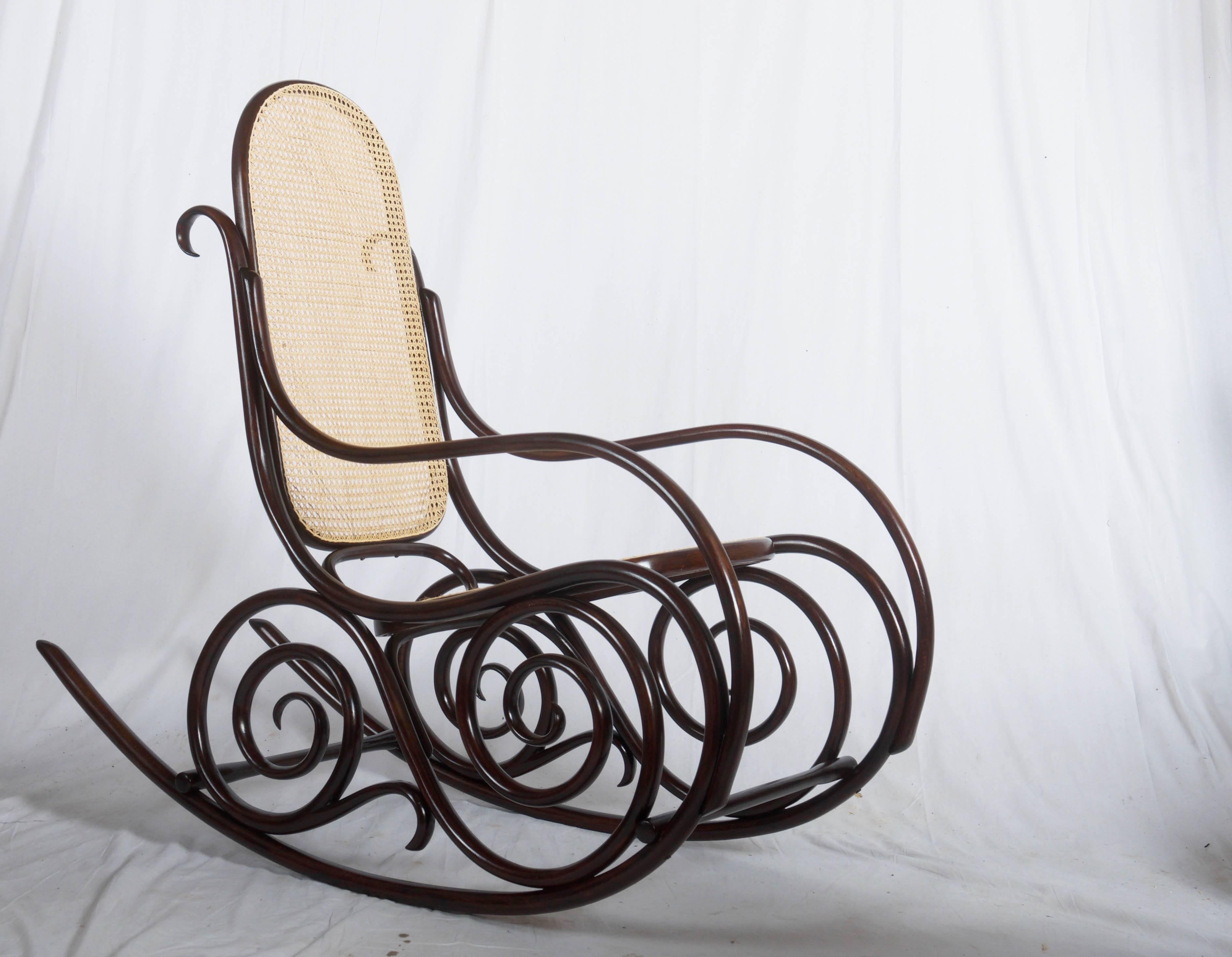 Thonet-Mundus rocking chair model number B829, fully restored with new canning.
Up to seven other models on request available. Made in the 1930 in Nowo Radomsko in Poland.