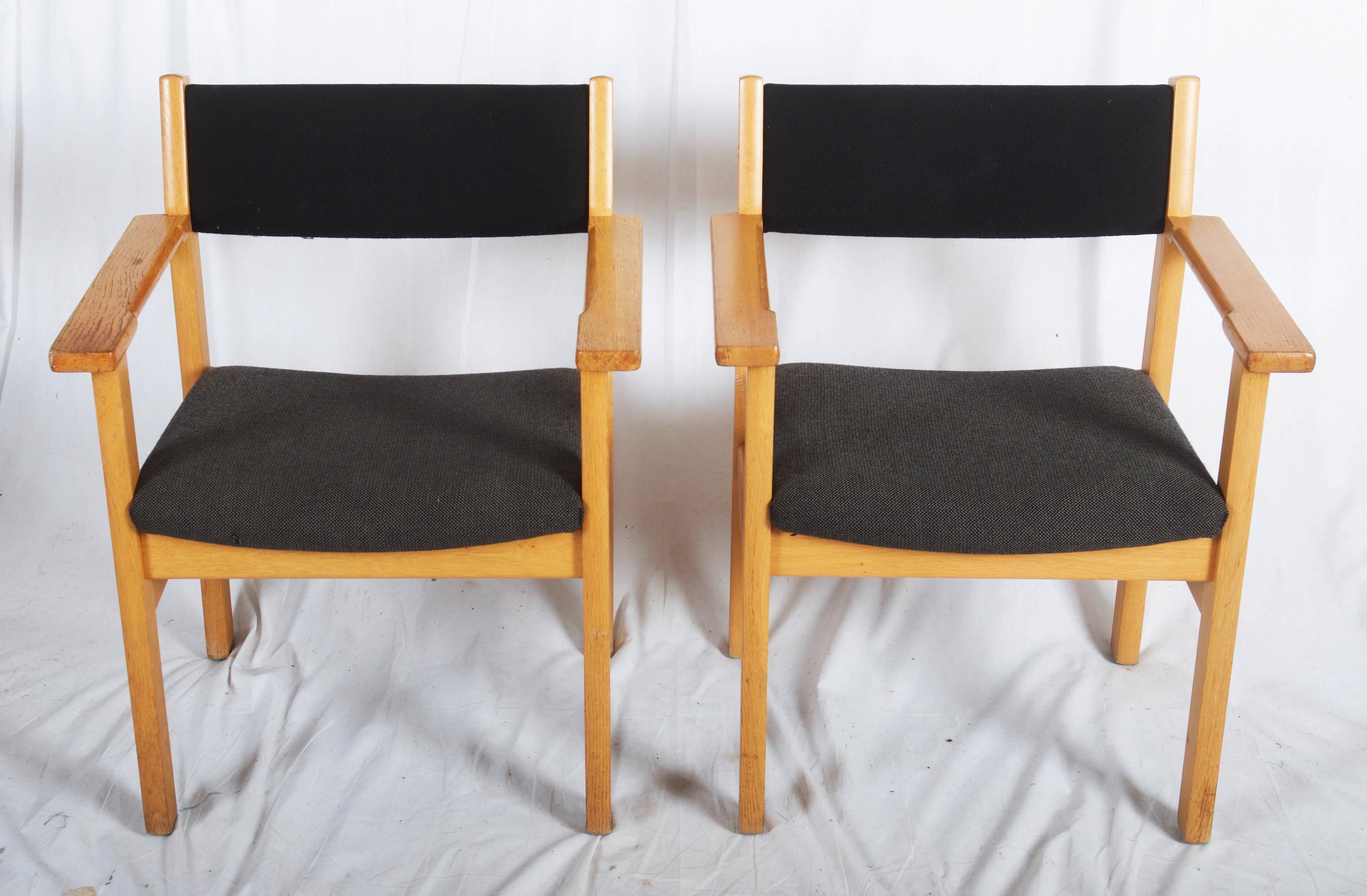 Milieu du XXe siècle Jolie paire de fauteuils vintage Hans Wegner en vente