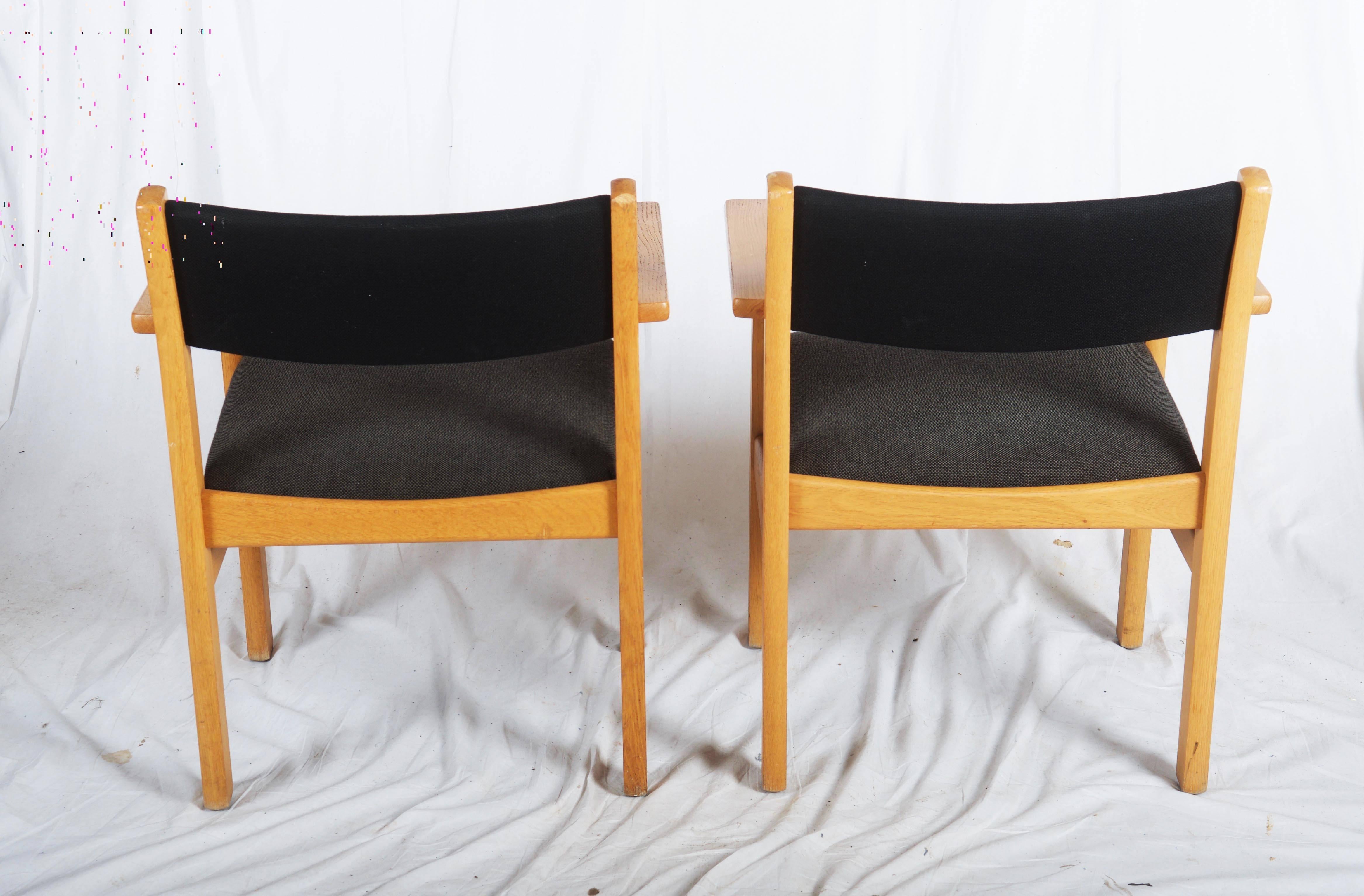 Jolie paire de fauteuils vintage Hans Wegner en vente 1